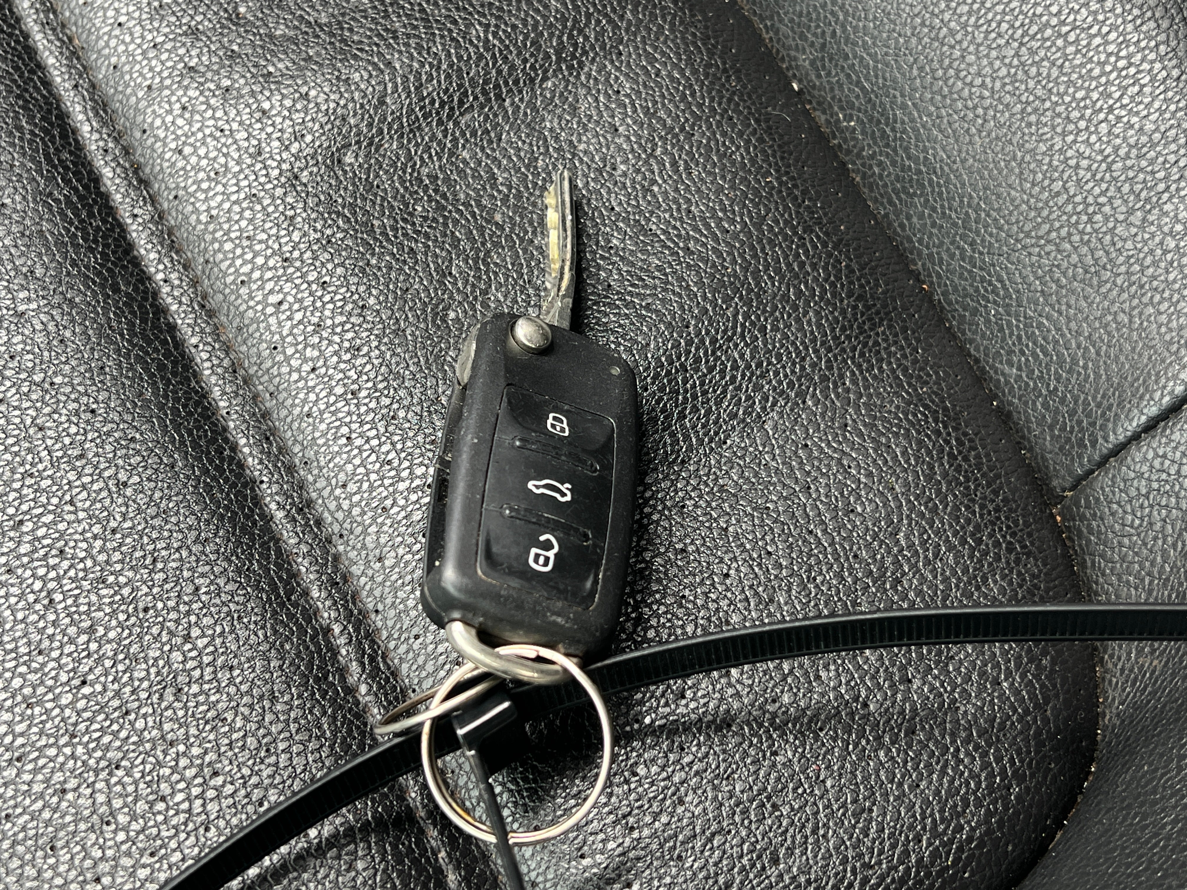 3VWDB7AJ0HM347815