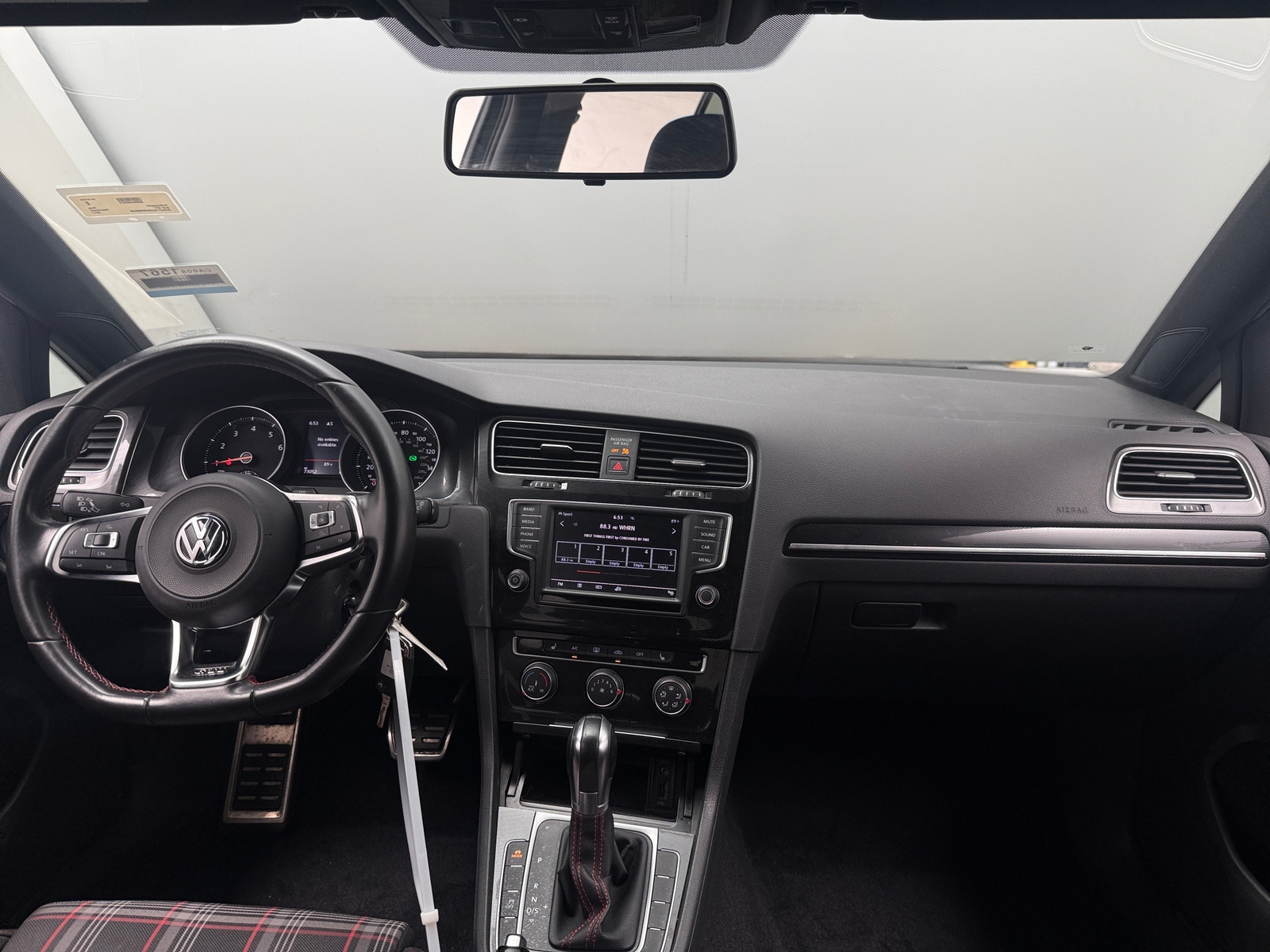 Thumbnail: 2017 Volkswagen Golf - 3