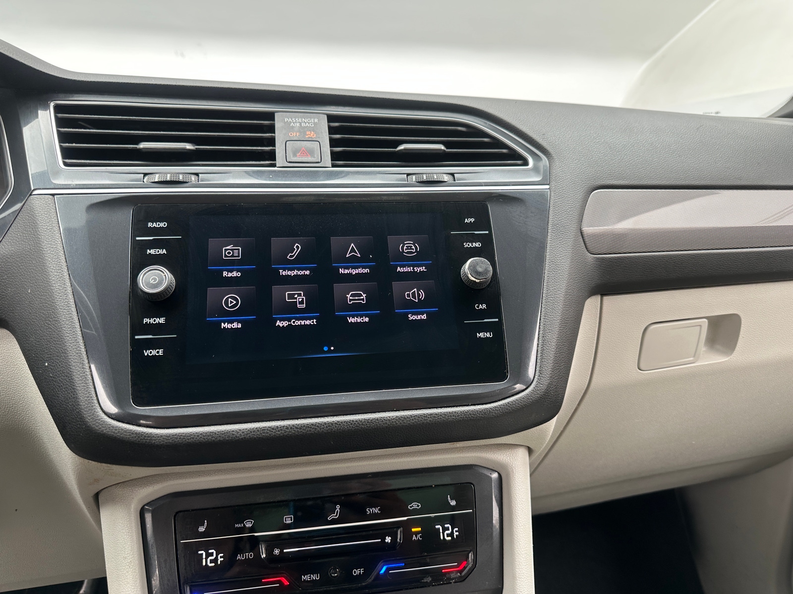 Thumbnail: 2024 Volkswagen Tiguan - 4