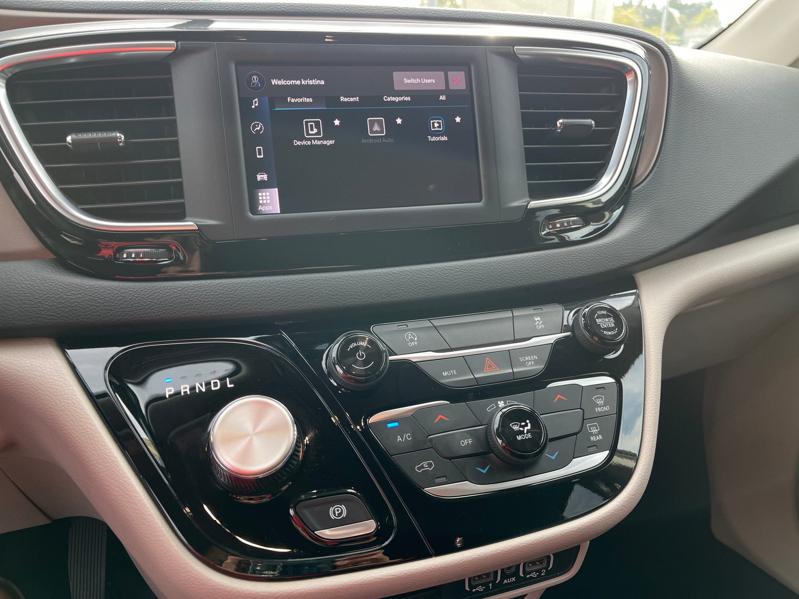 Thumbnail: 2024 Chrysler Voyager - 4