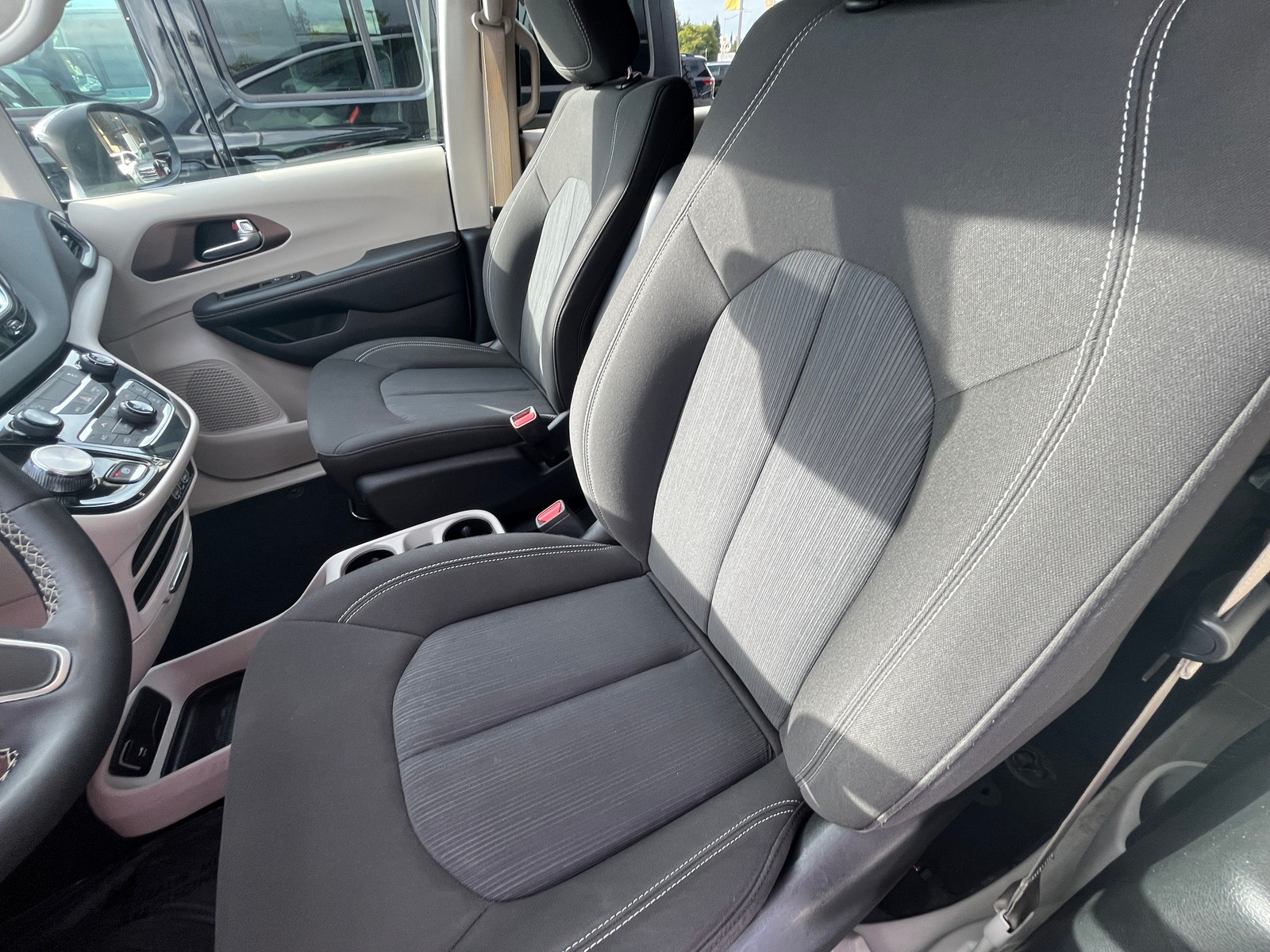 Thumbnail: 2024 Chrysler Voyager - 2