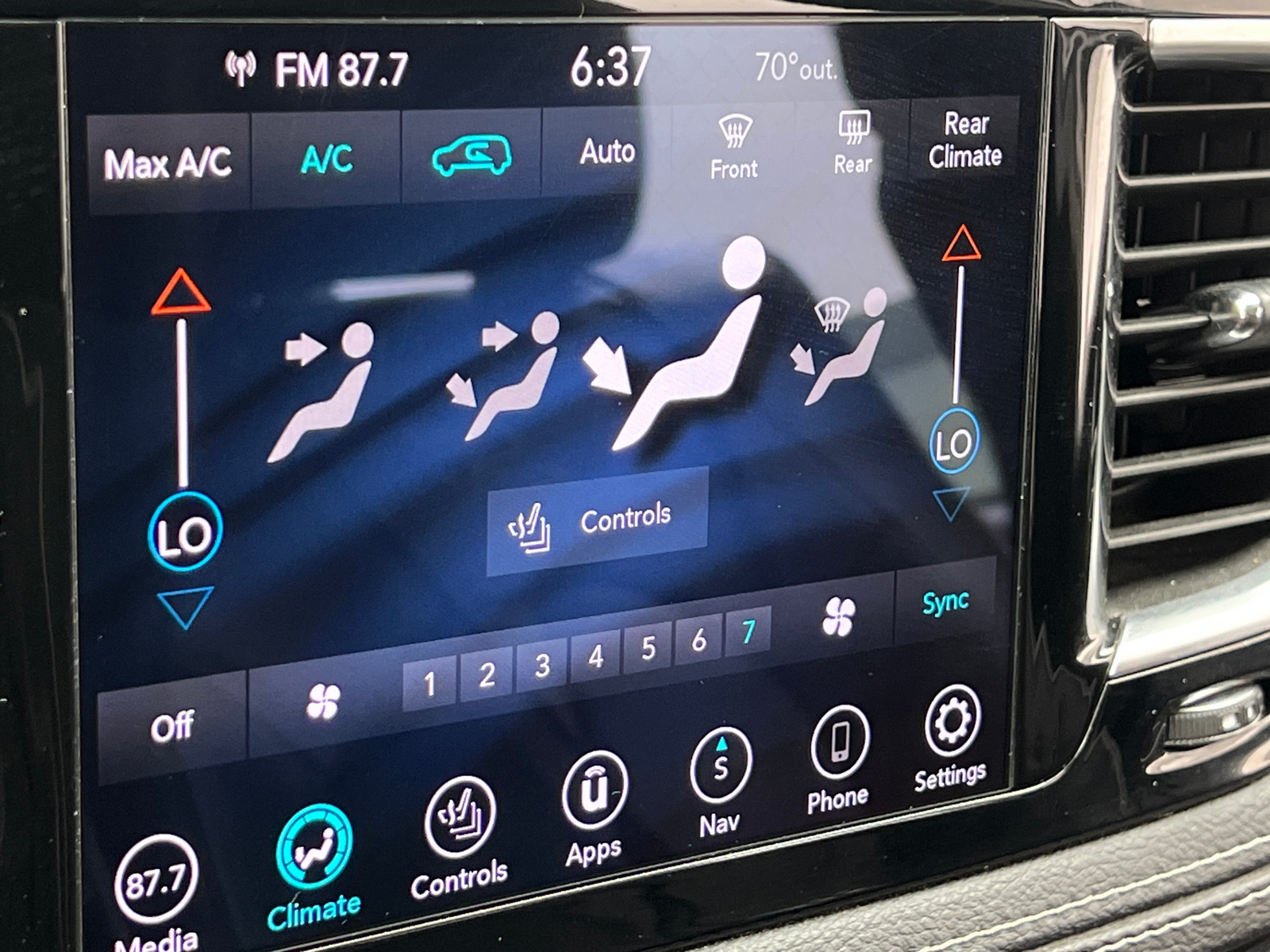 Thumbnail: 2019 Chrysler Pacifica - 3