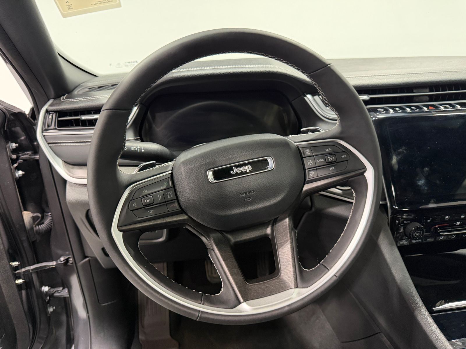 Thumbnail: 2025 Jeep Grand Cherokee - 4