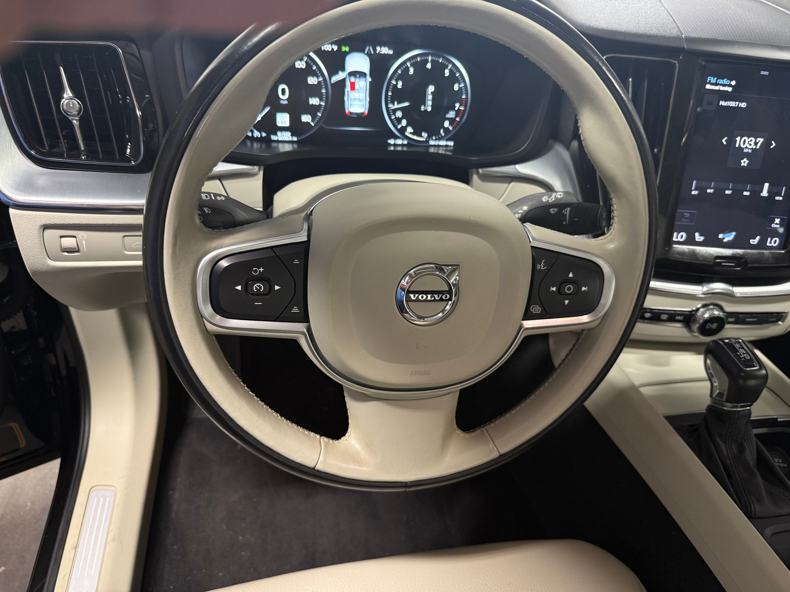 Thumbnail: 2018 Volvo XC60 - 4