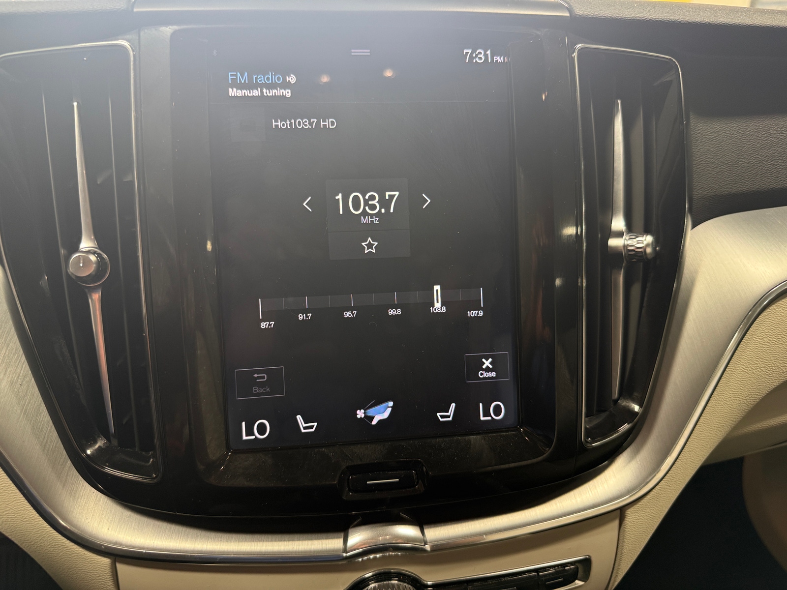 Thumbnail: 2018 Volvo XC60 - 3