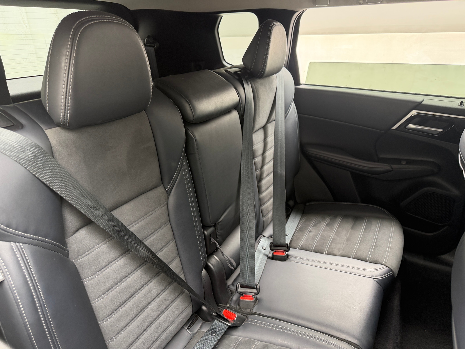 Thumbnail: 2023 Mitsubishi Outlander - 5
