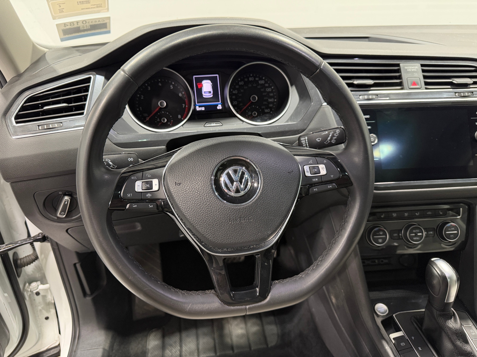 Thumbnail: 2020 Volkswagen Tiguan - 4