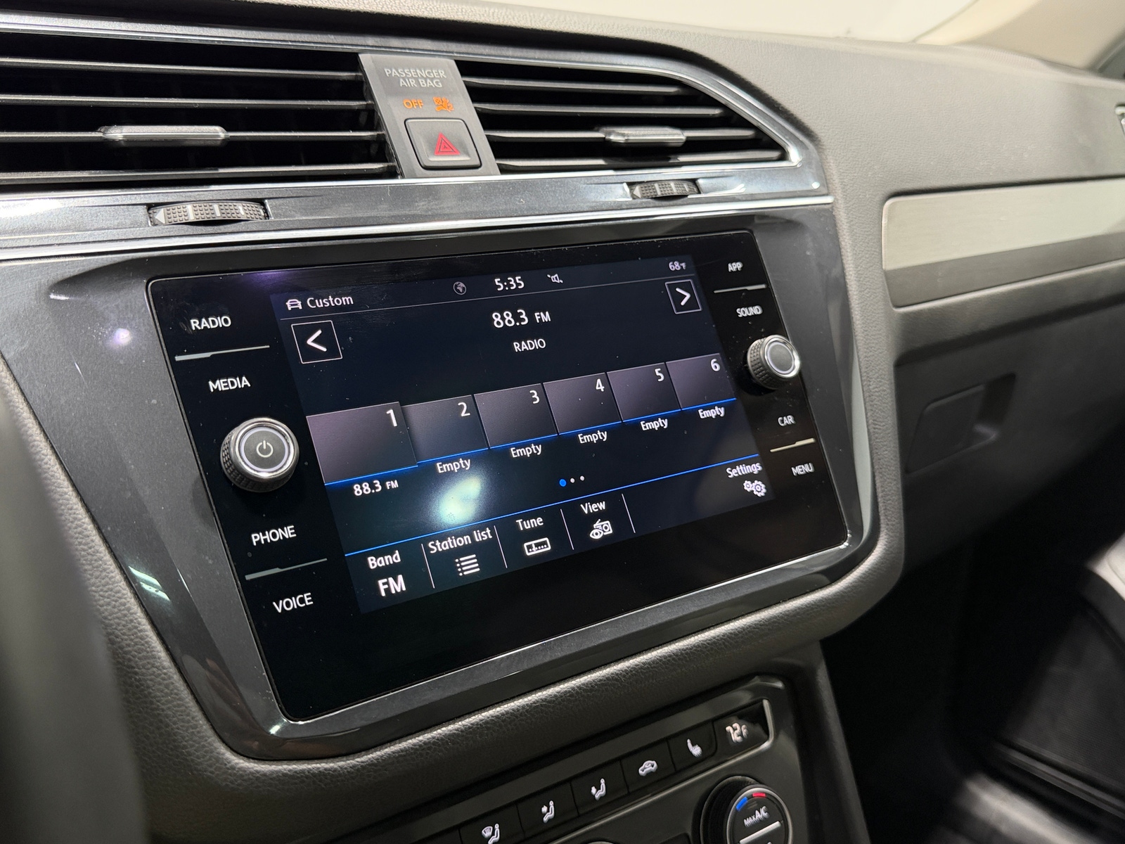 Thumbnail: 2020 Volkswagen Tiguan - 3
