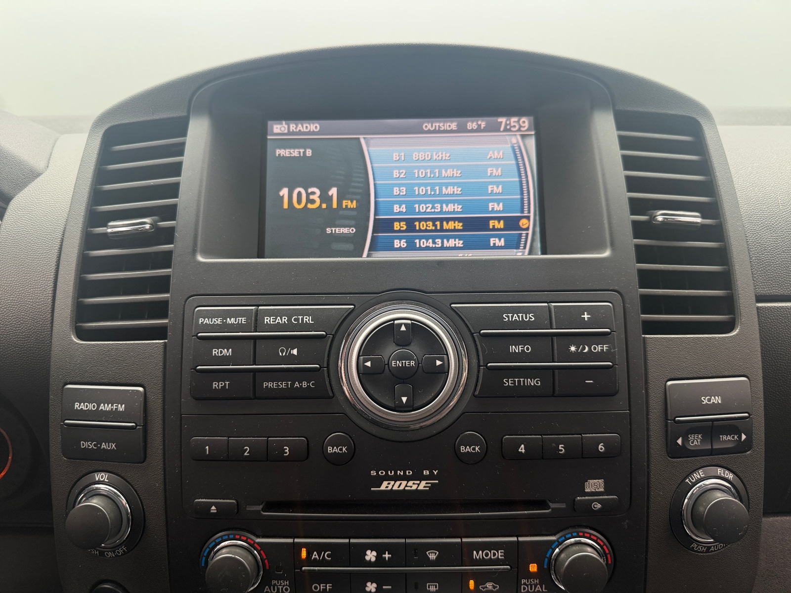 Thumbnail: 2012 Nissan Pathfinder - 3