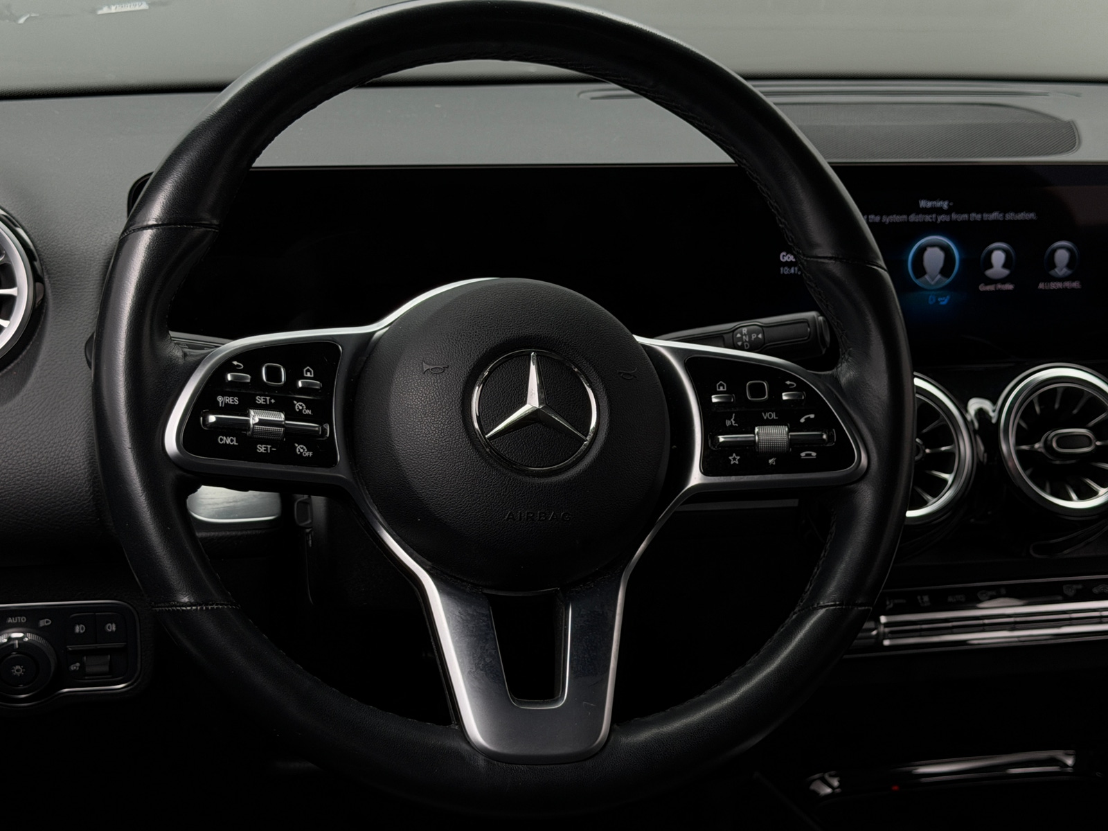 Thumbnail: 2023 Mercedes-Benz GLB - 4