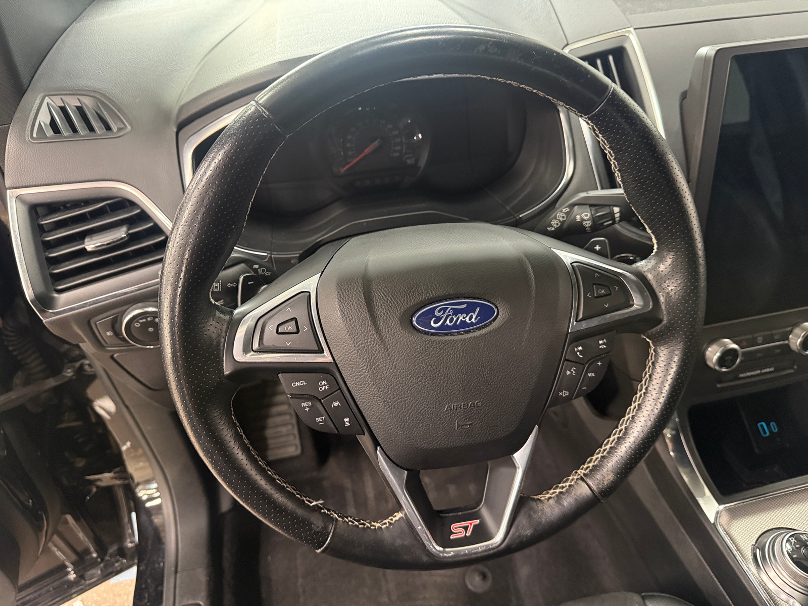 Thumbnail: 2021 Ford Edge - 4