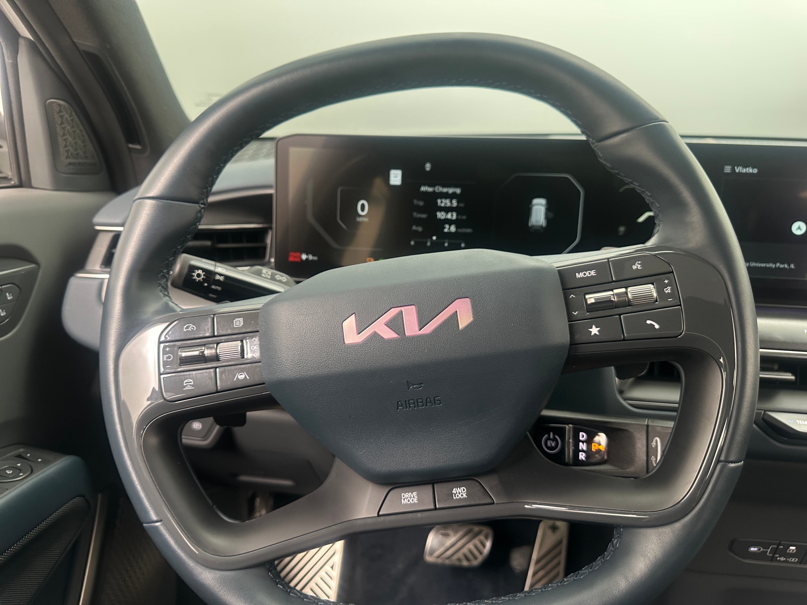 Thumbnail: 2024 Kia EV9 - 4