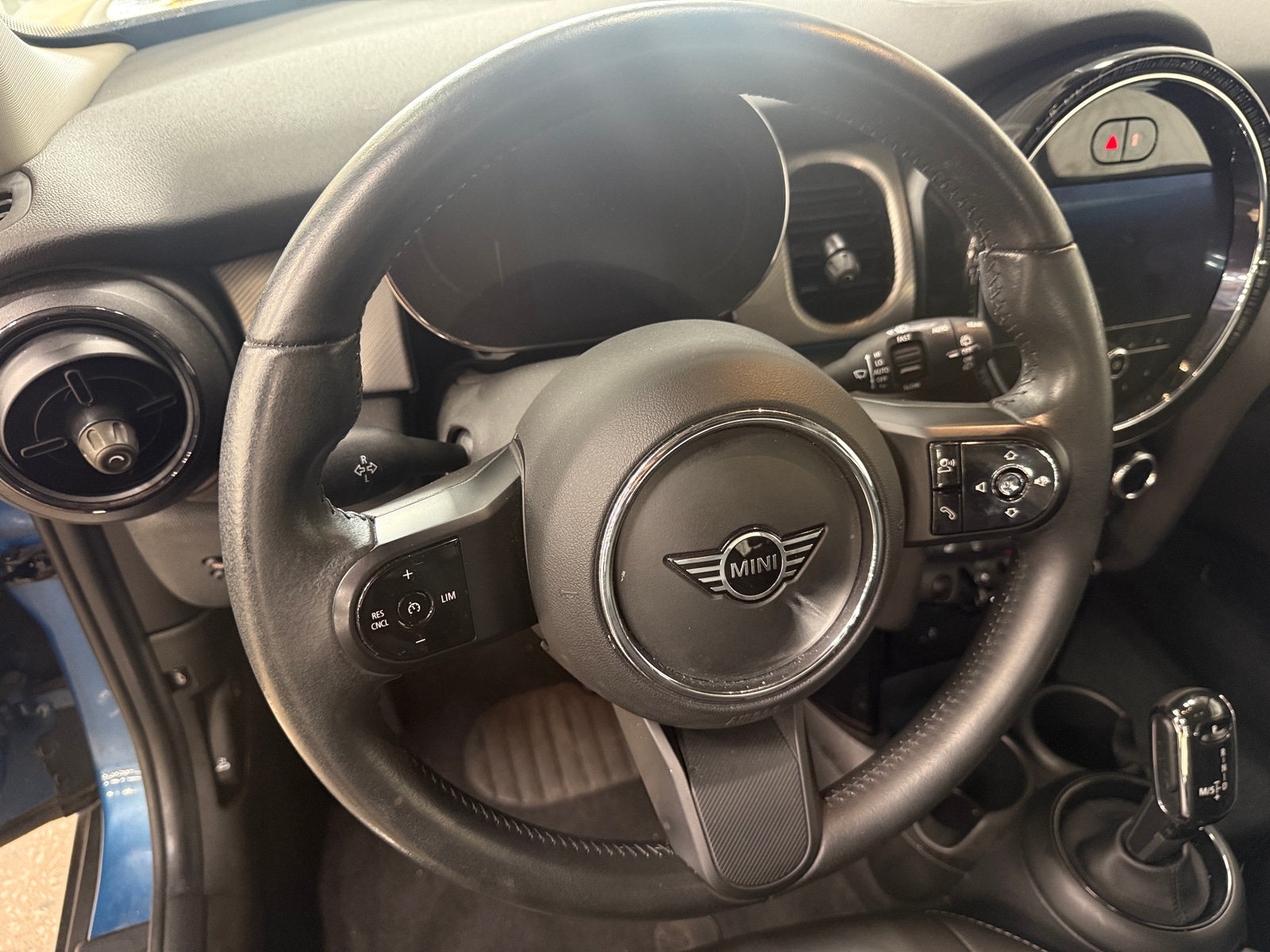 Thumbnail: 2022 MINI Cooper Hardtop - 4
