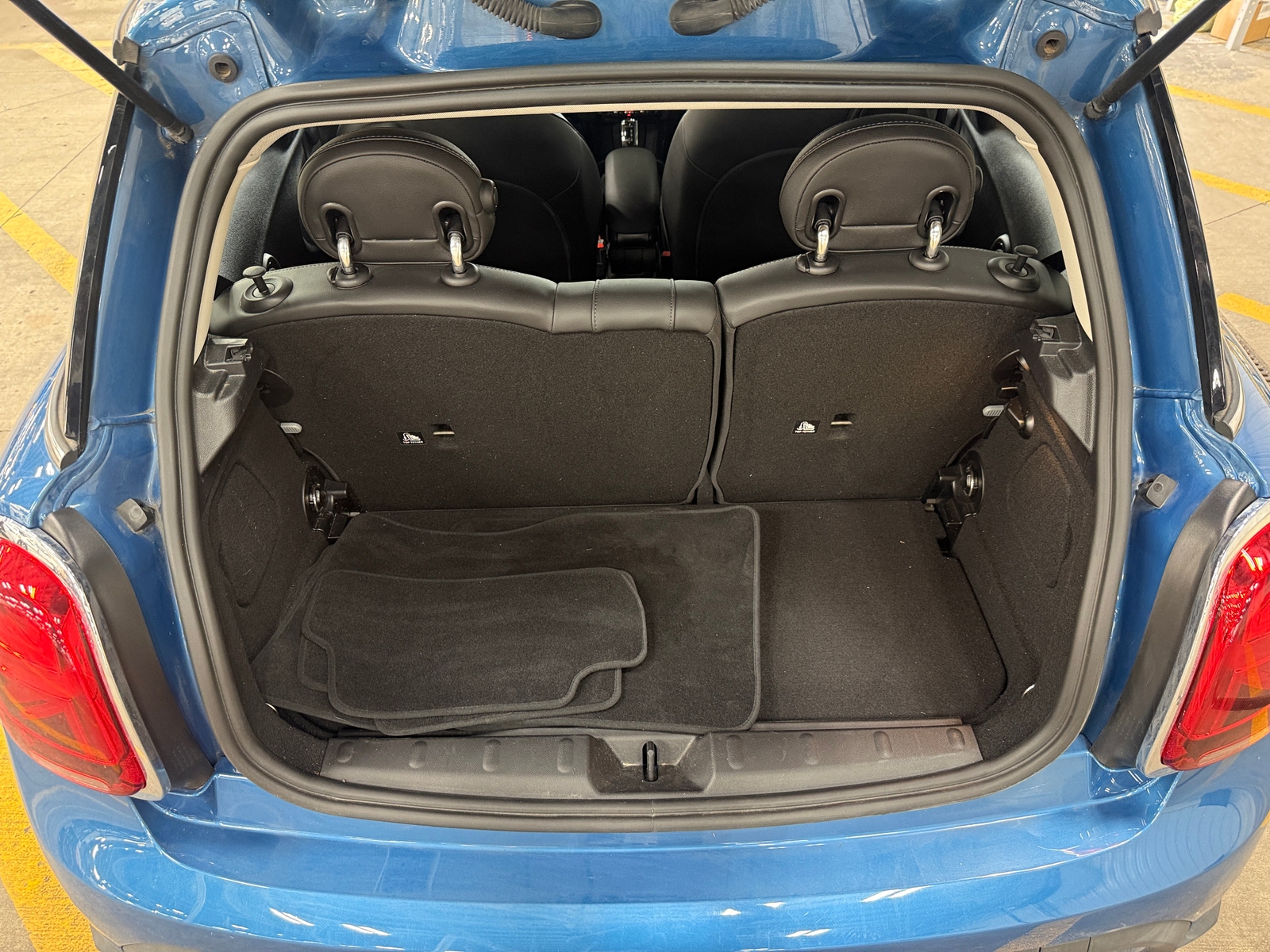 Thumbnail: 2022 MINI Cooper Hardtop - 6
