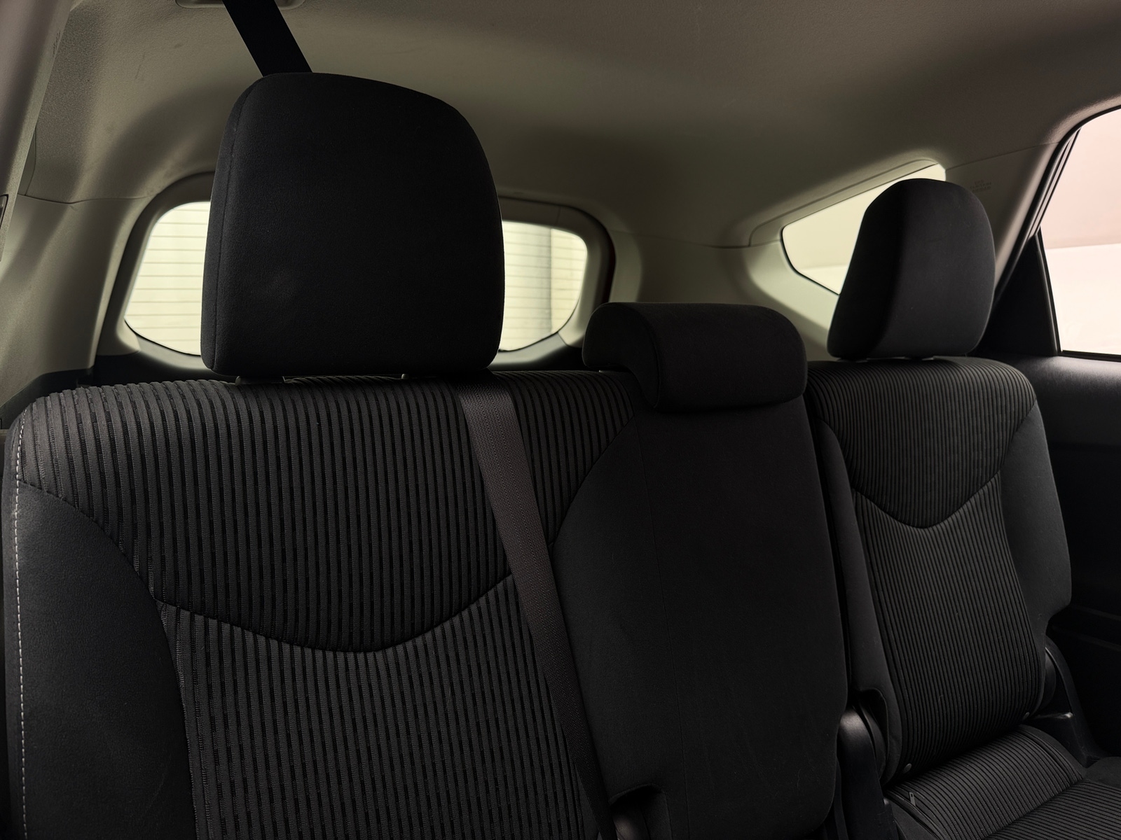Thumbnail: 2017 Toyota Prius v - 6