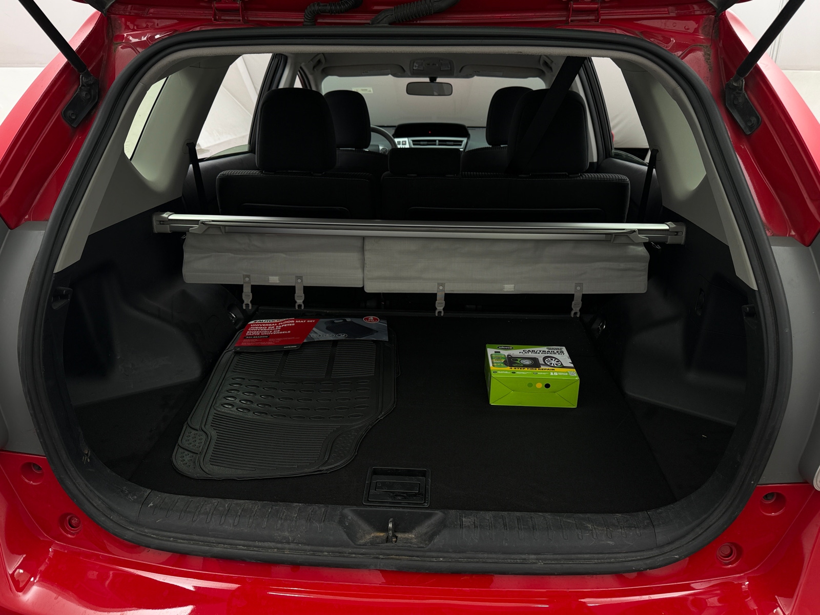 Thumbnail: 2017 Toyota Prius v - 7