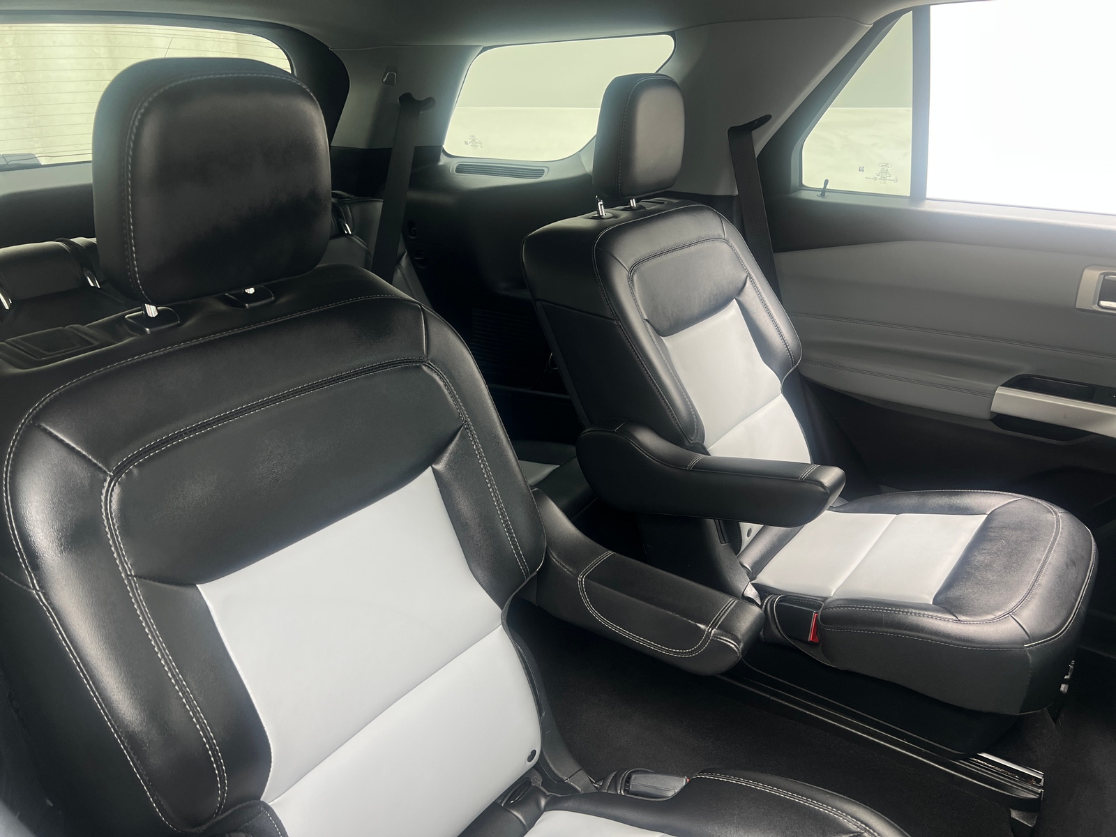 Thumbnail: 2022 Ford Explorer - 5