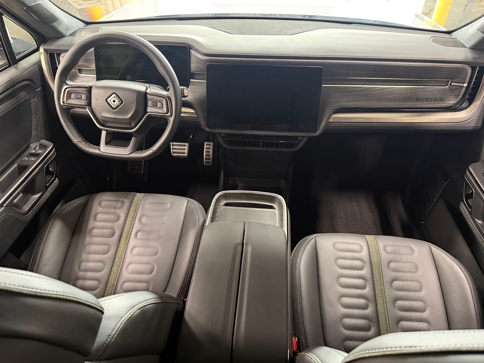 Thumbnail: 2022 Rivian R1T - 2