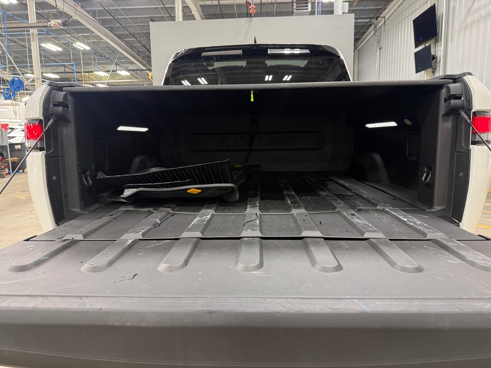 Thumbnail: 2022 Rivian R1T - 6