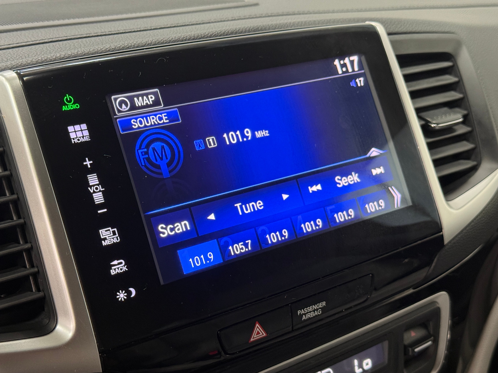 Thumbnail: 2016 Honda Pilot - 3