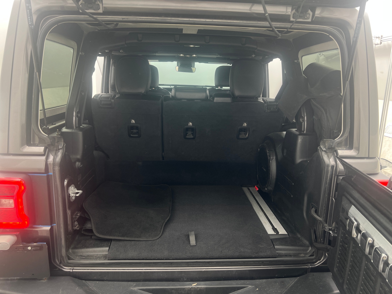 Thumbnail: 2021 Jeep Wrangler - 6