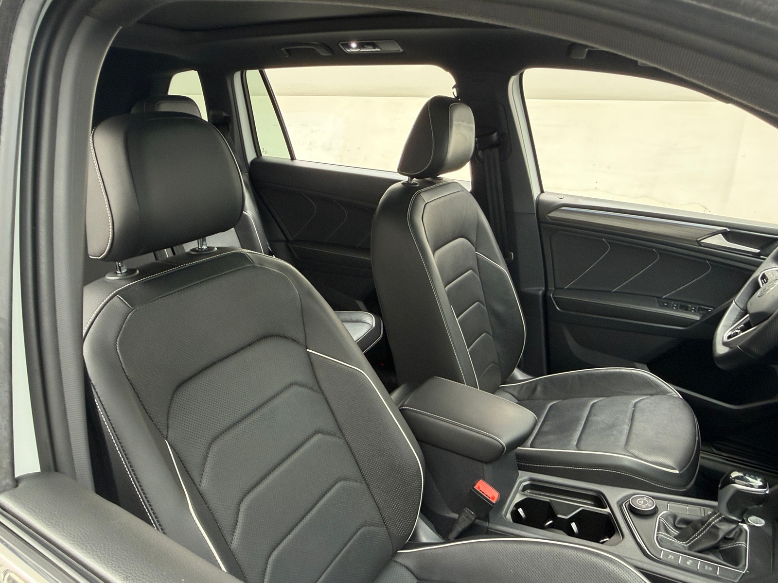 Thumbnail: 2022 Volkswagen Tiguan - 2