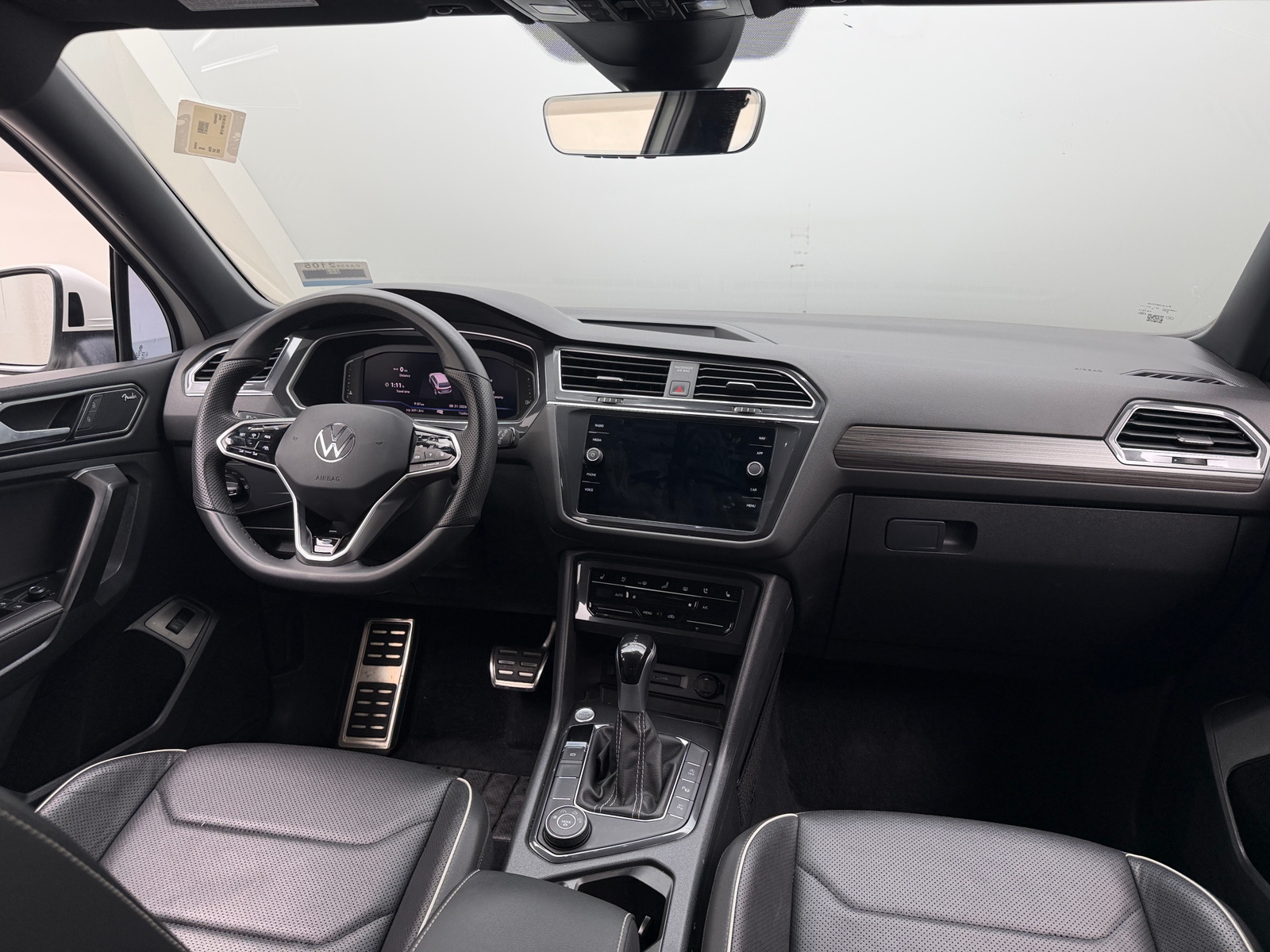 Thumbnail: 2022 Volkswagen Tiguan - 3