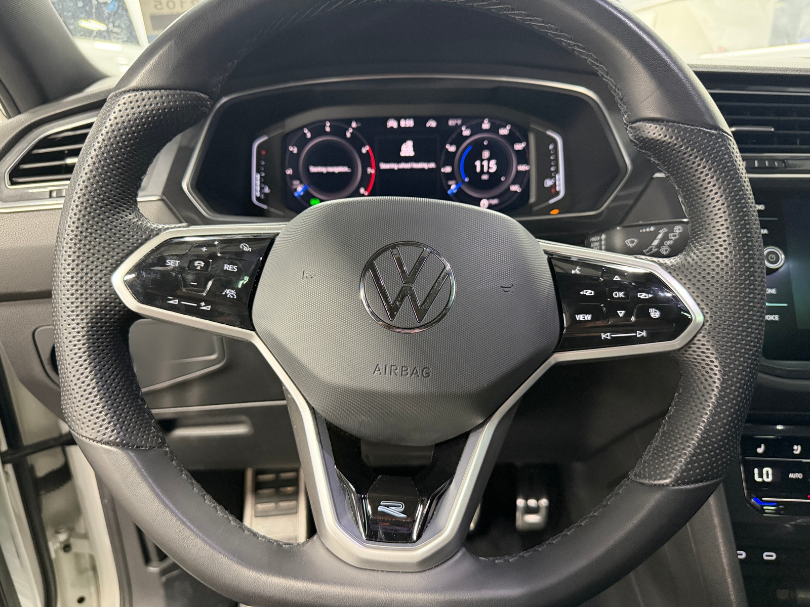 Thumbnail: 2022 Volkswagen Tiguan - 5