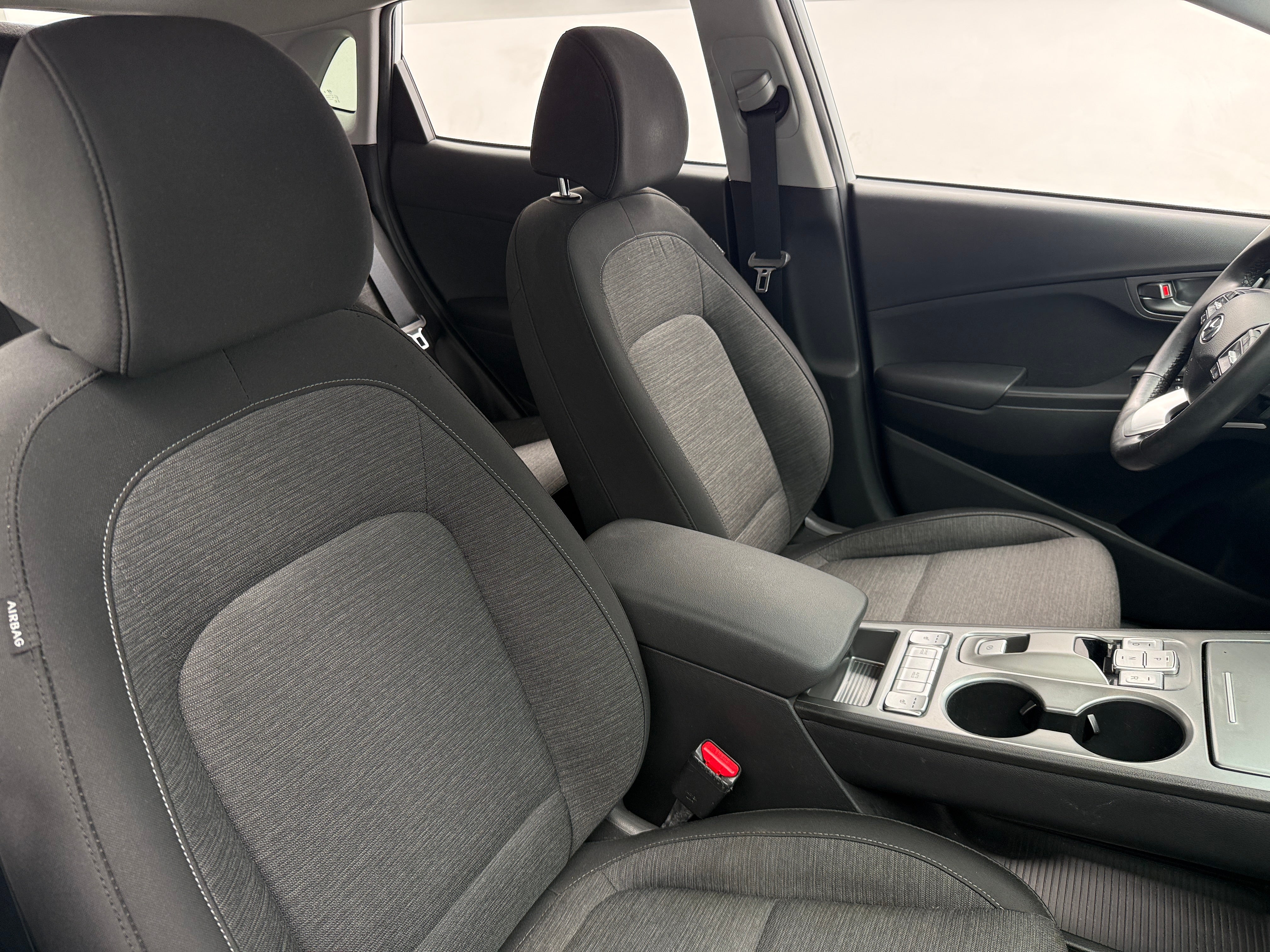 Used 2019 Hyundai Kona EV SEL with VIN KM8K23AG4KU040511 for sale in Oak Creek, WI