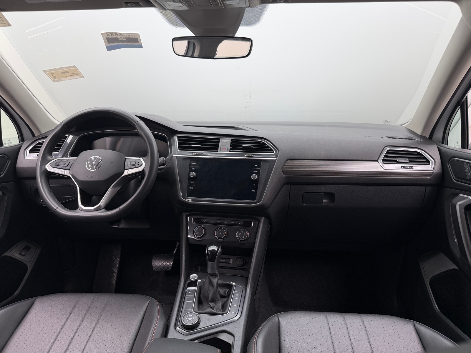Thumbnail: 2024 Volkswagen Tiguan - 2