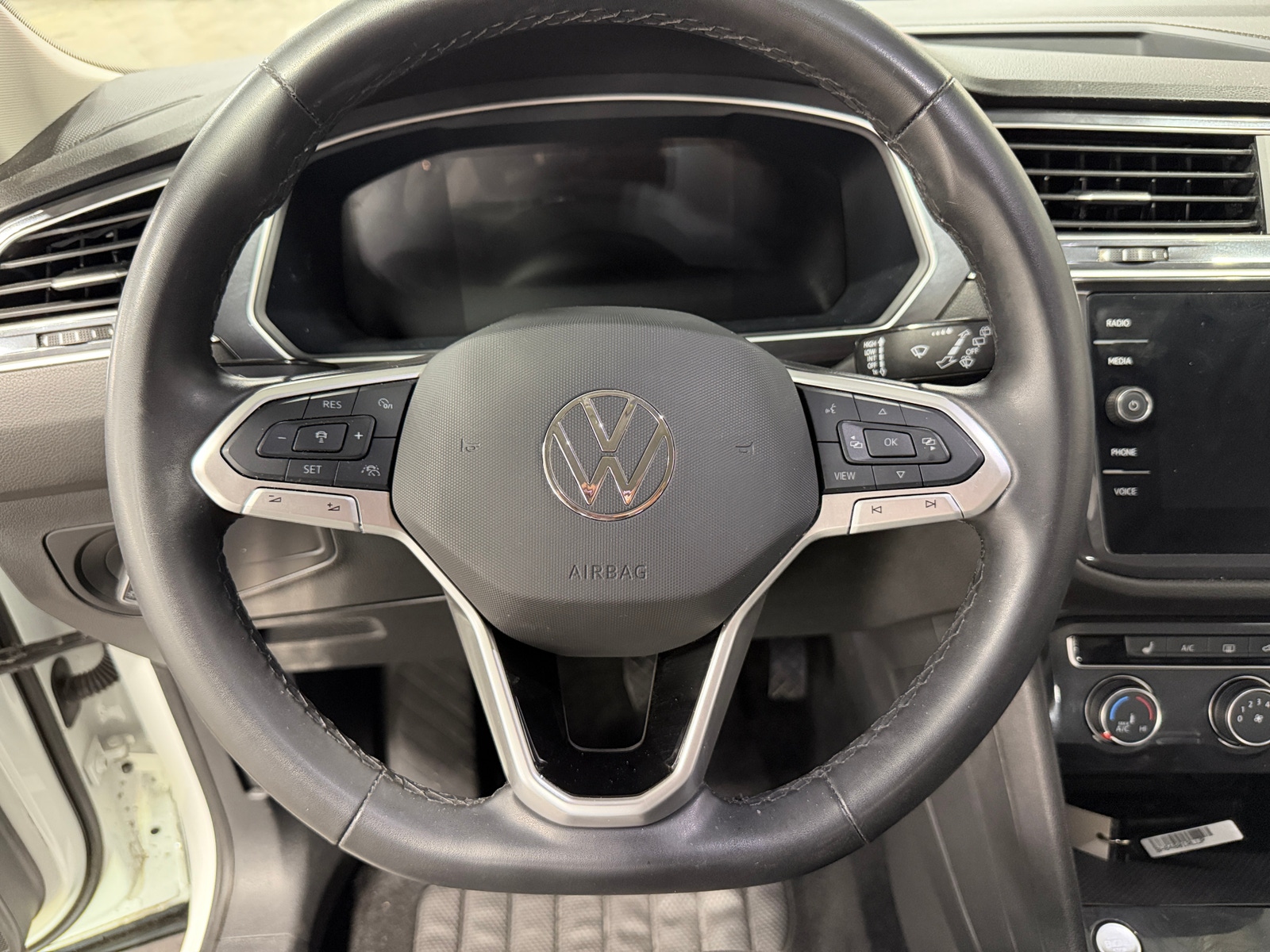 Thumbnail: 2024 Volkswagen Tiguan - 4