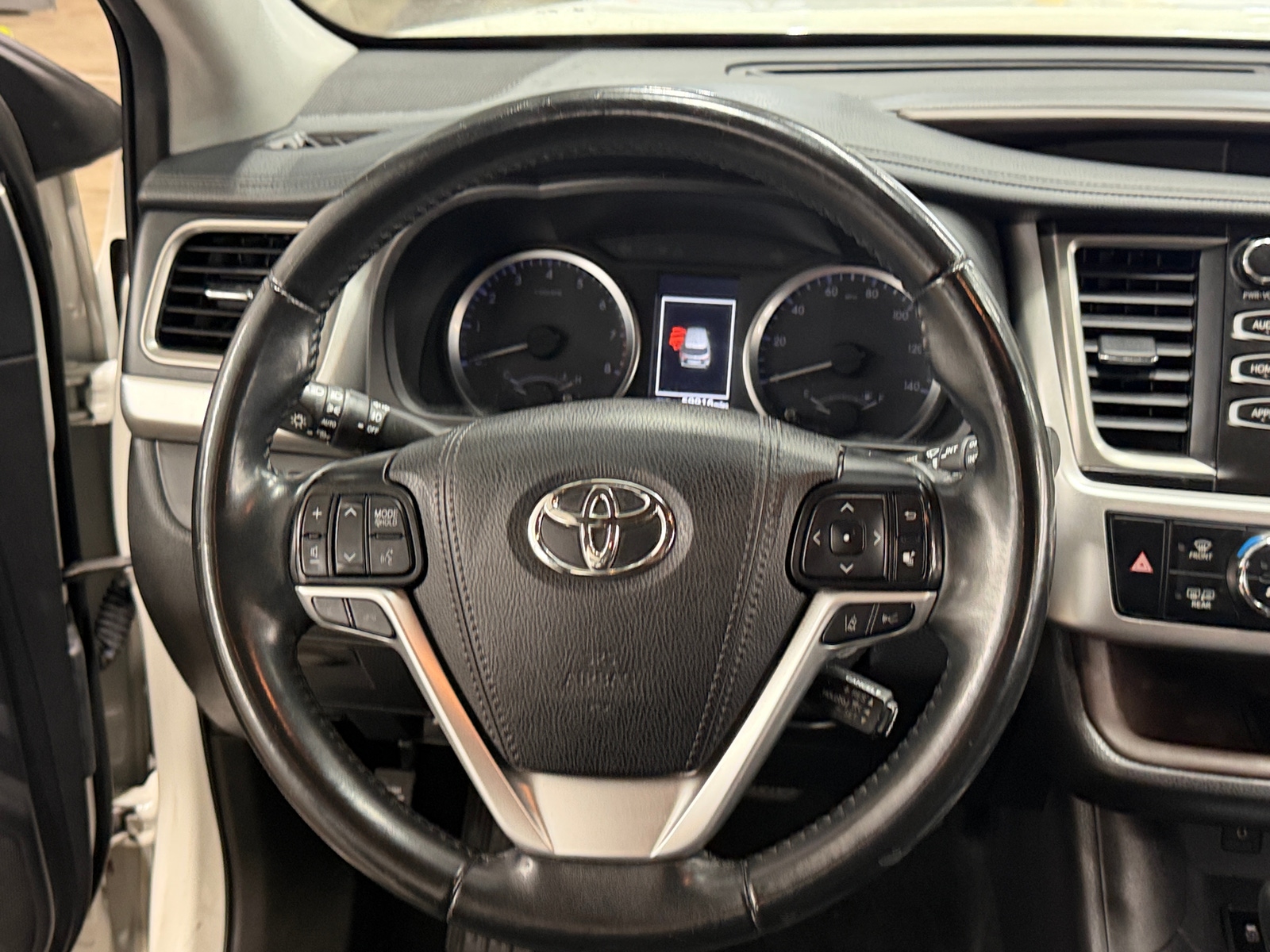 Thumbnail: 2019 Toyota Highlander - 5