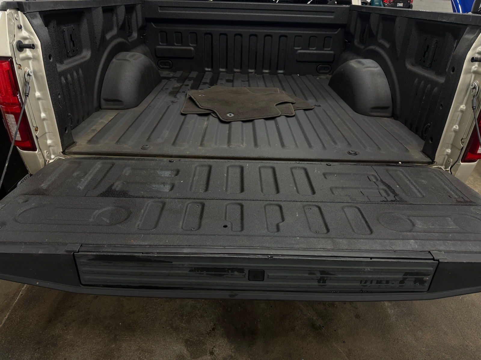 Thumbnail: 2018 Ford Econoline - 6