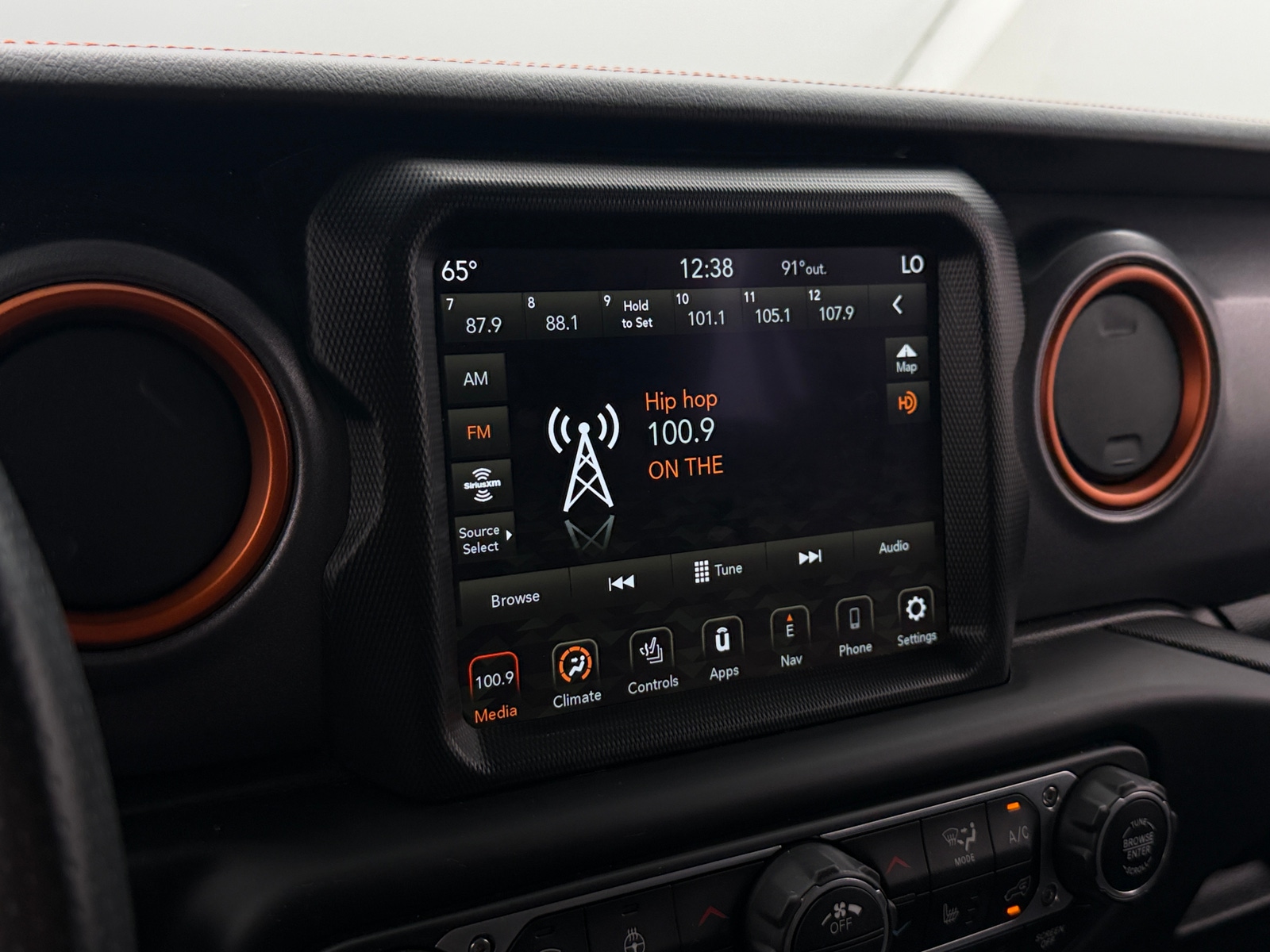Thumbnail: 2021 Jeep Gladiator - 3