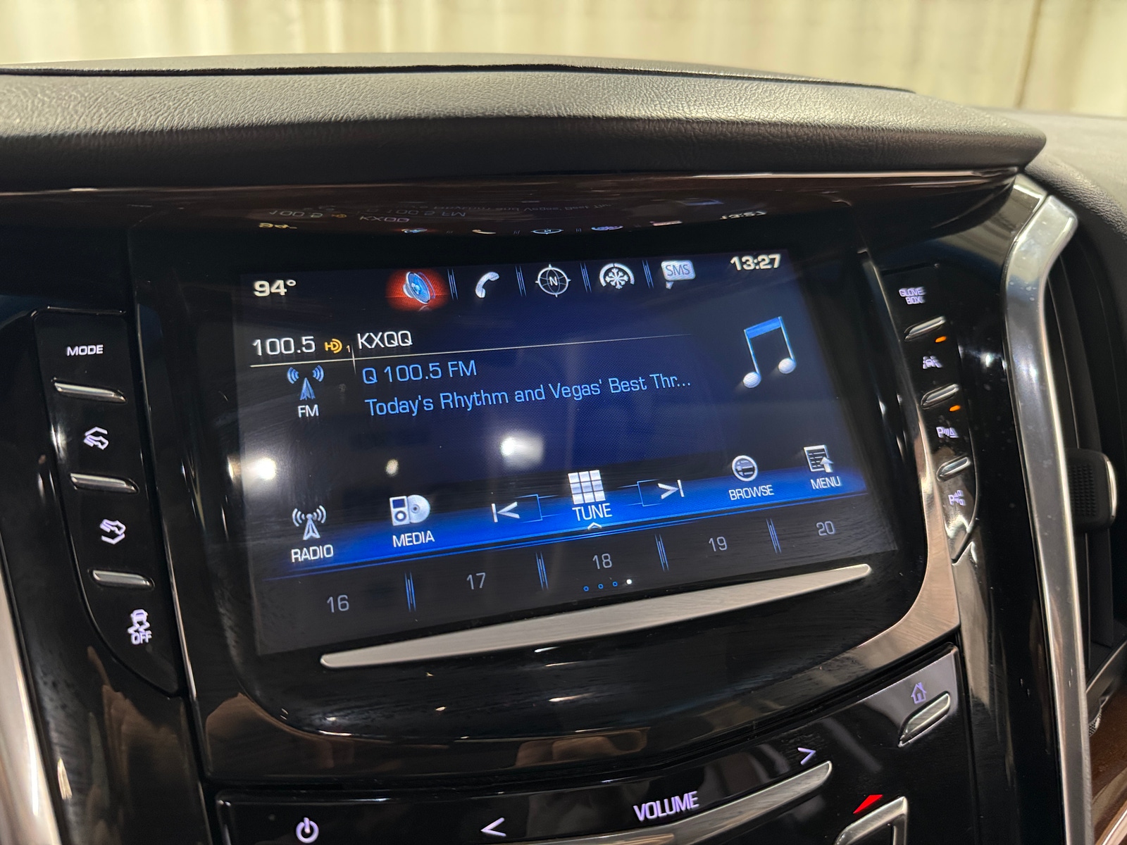 Thumbnail: 2019 Cadillac Escalade - 3