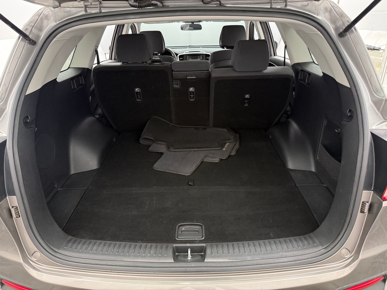 Thumbnail: 2016 Kia Sorento - 7