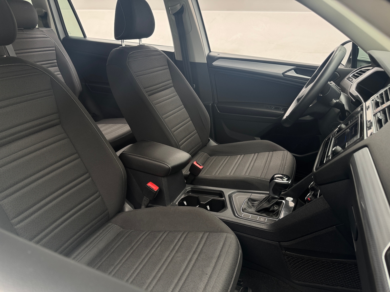Thumbnail: 2022 Volkswagen Tiguan - 2