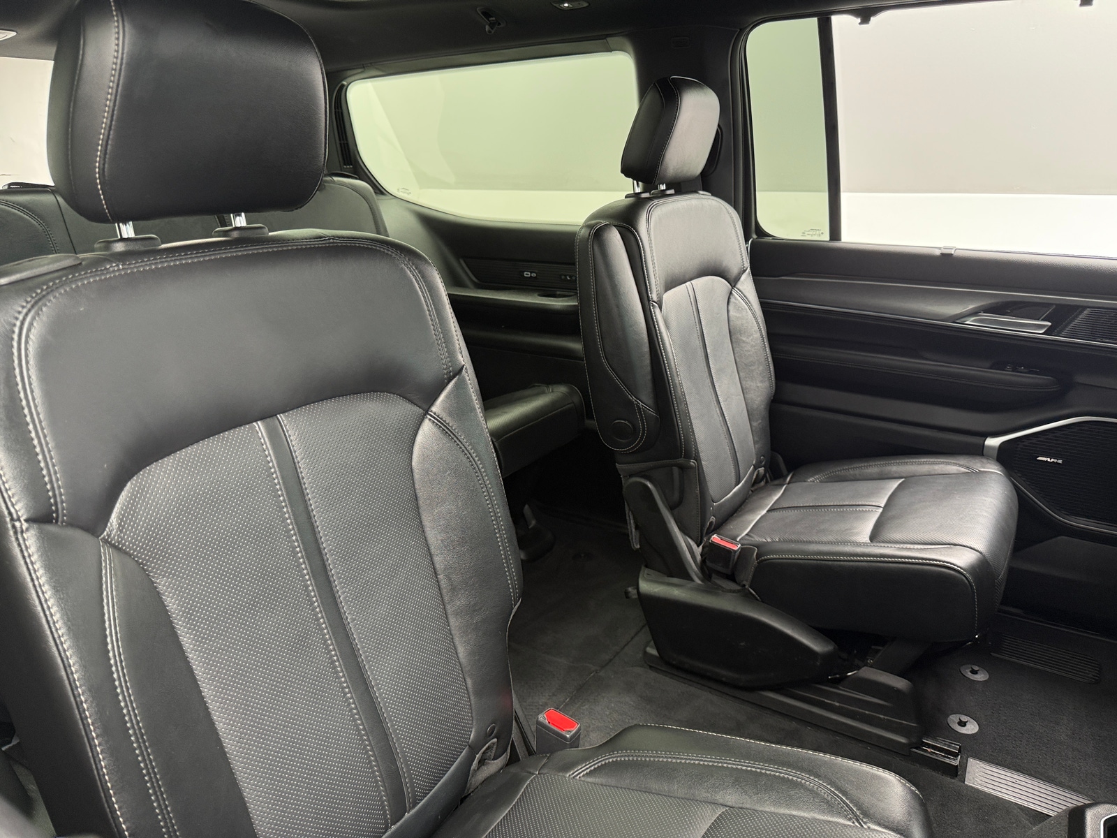 Thumbnail: 2022 Jeep Wagoneer - 5