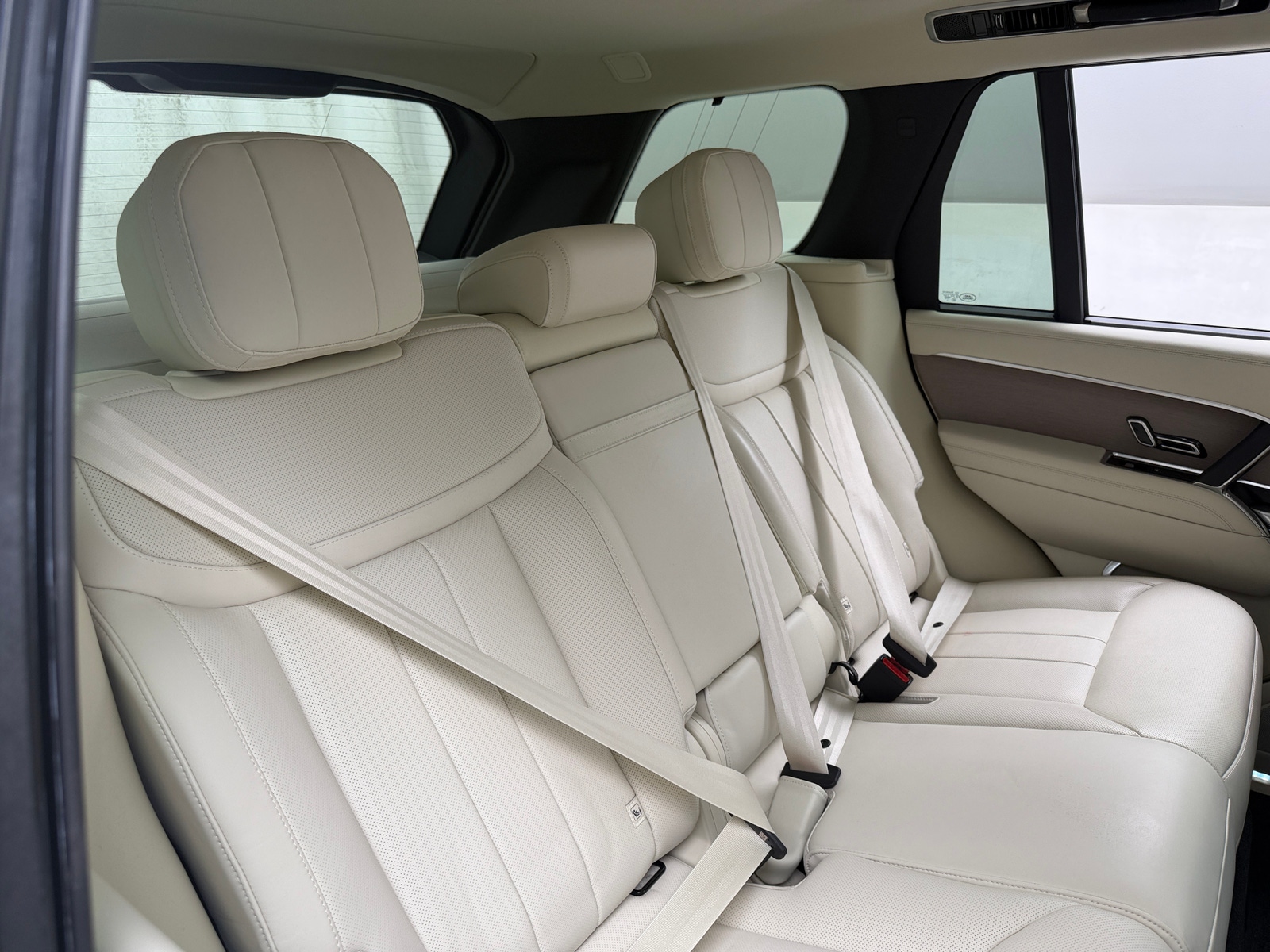 Thumbnail: 2025 Land Rover Range Rover - 5