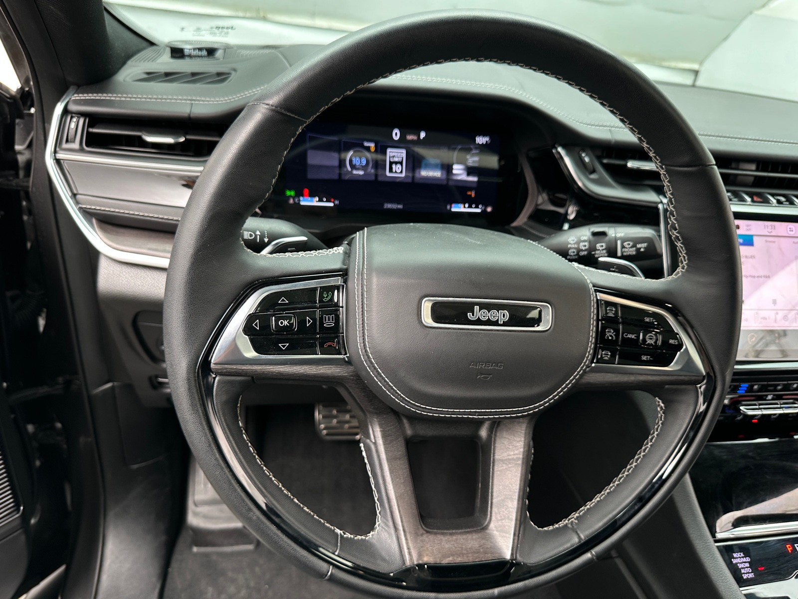 Thumbnail: 2023 Jeep Grand Cherokee L - 4