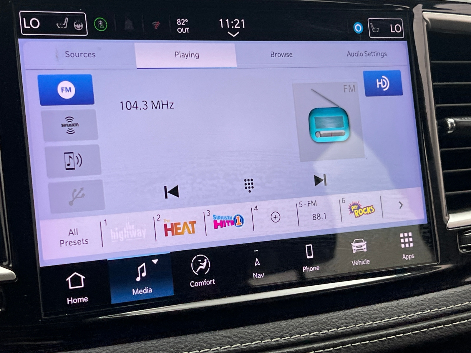 Thumbnail: 2024 Chrysler Pacifica - 3