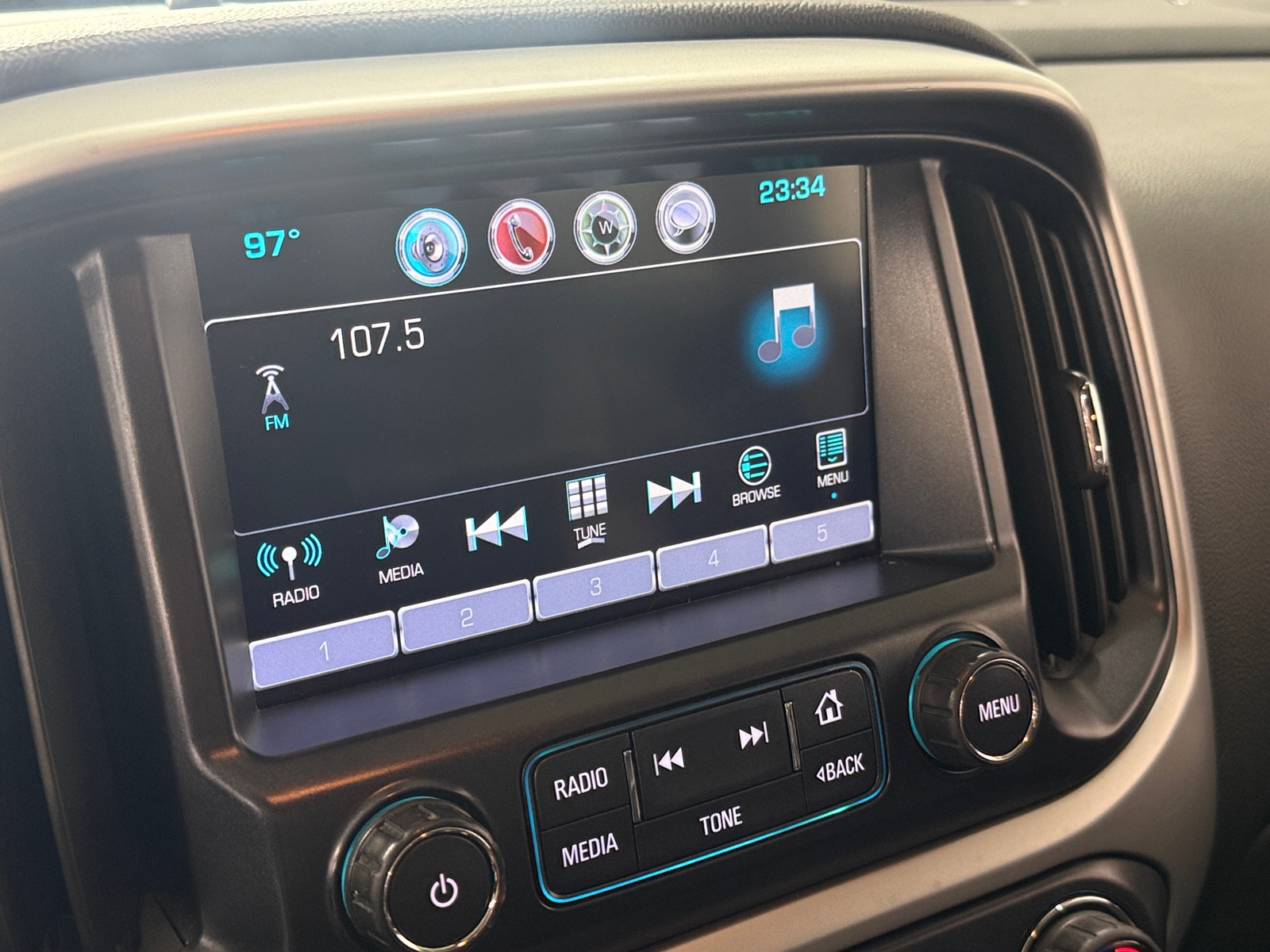 Thumbnail: 2017 Chevrolet Colorado - 3