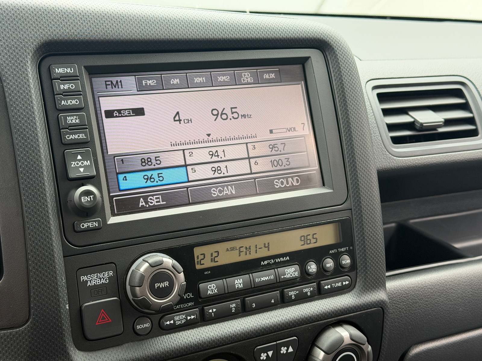 Thumbnail: 2013 Honda Ridgeline - 3