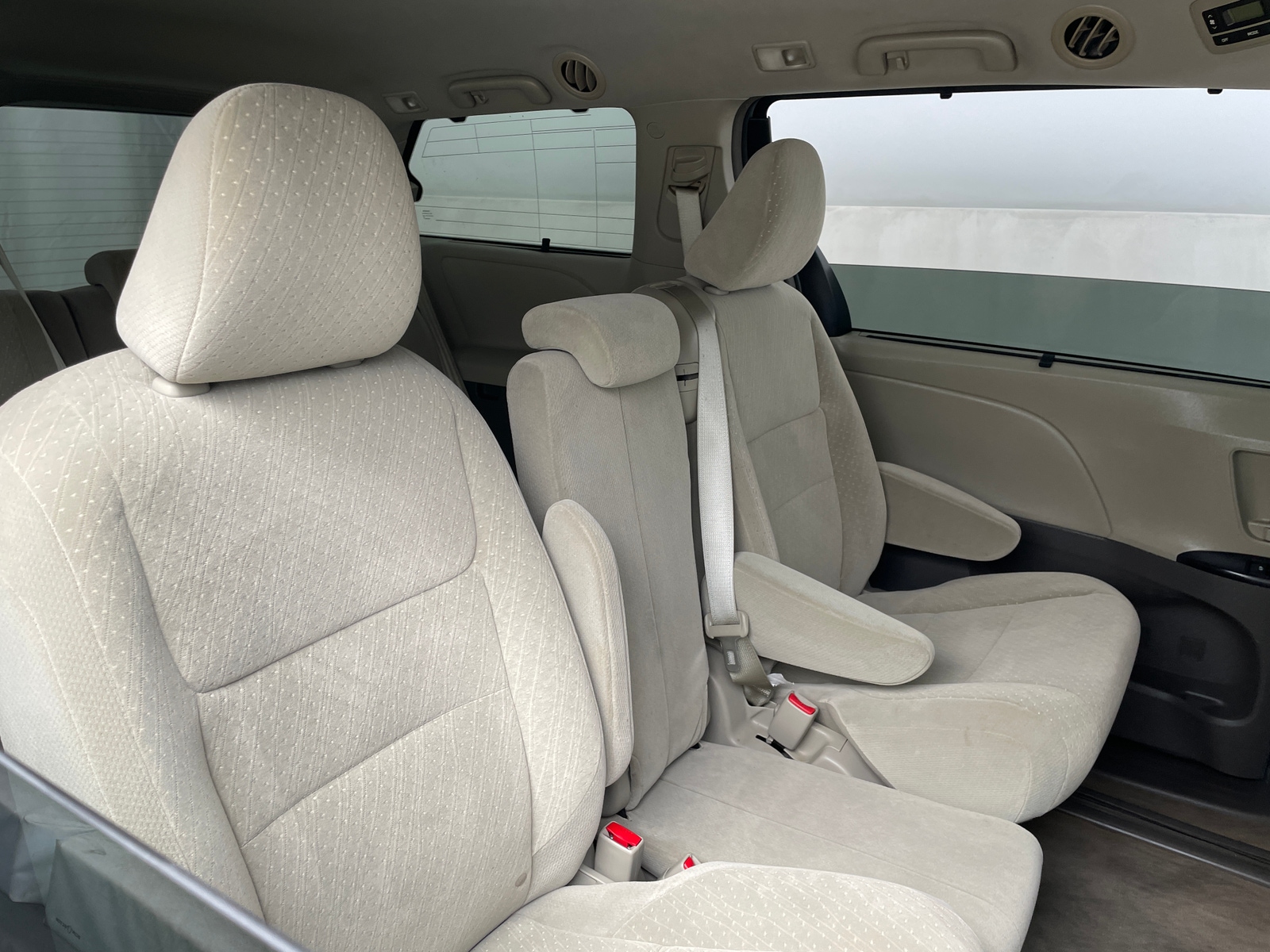 Thumbnail: 2017 Toyota Sienna - 6