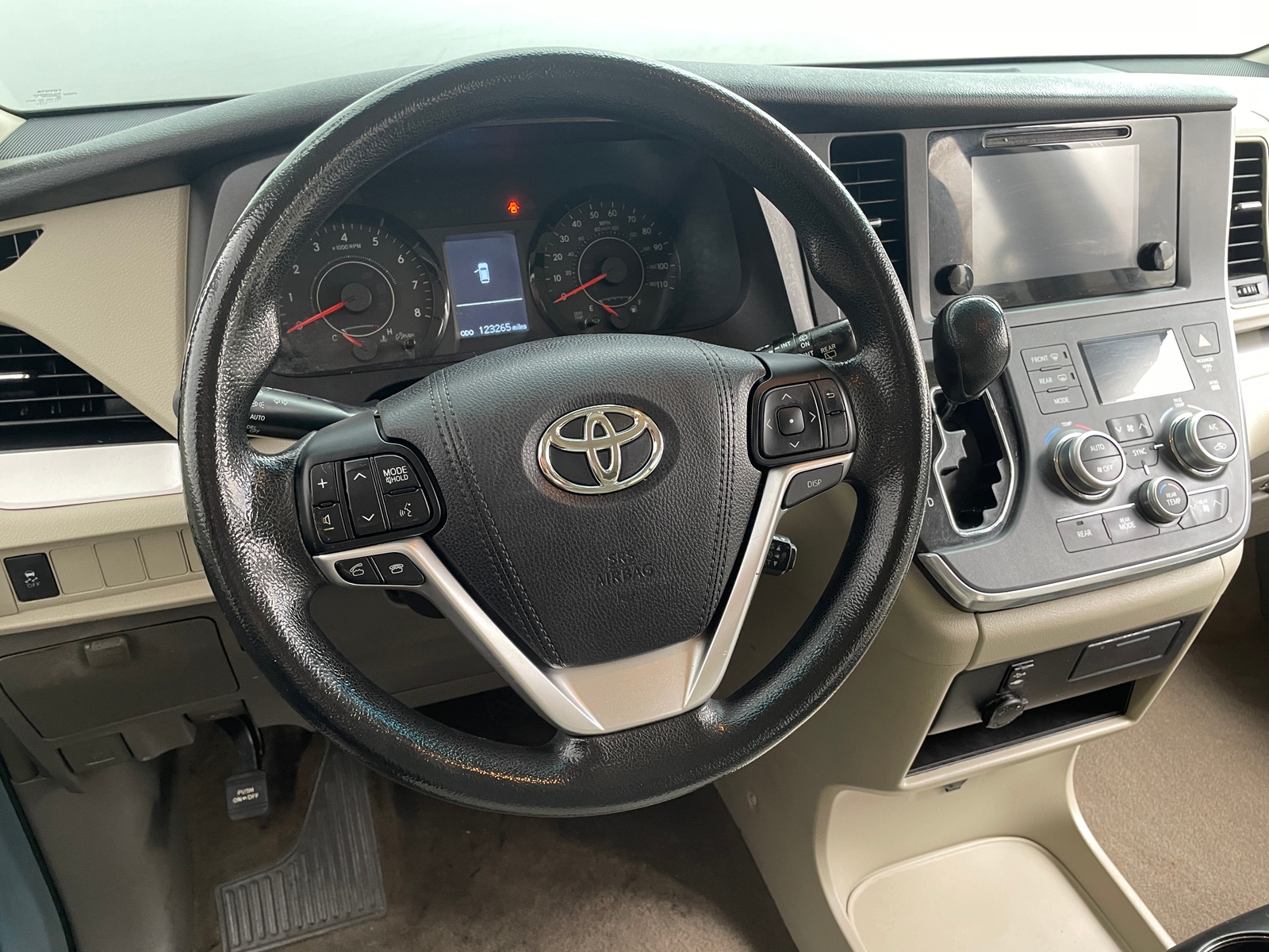 Thumbnail: 2017 Toyota Sienna - 5