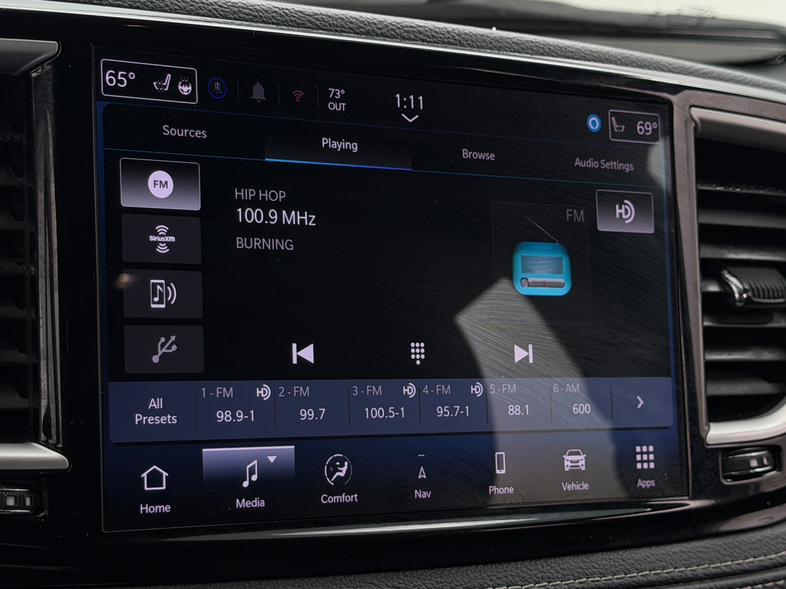 Thumbnail: 2024 Chrysler Pacifica - 3