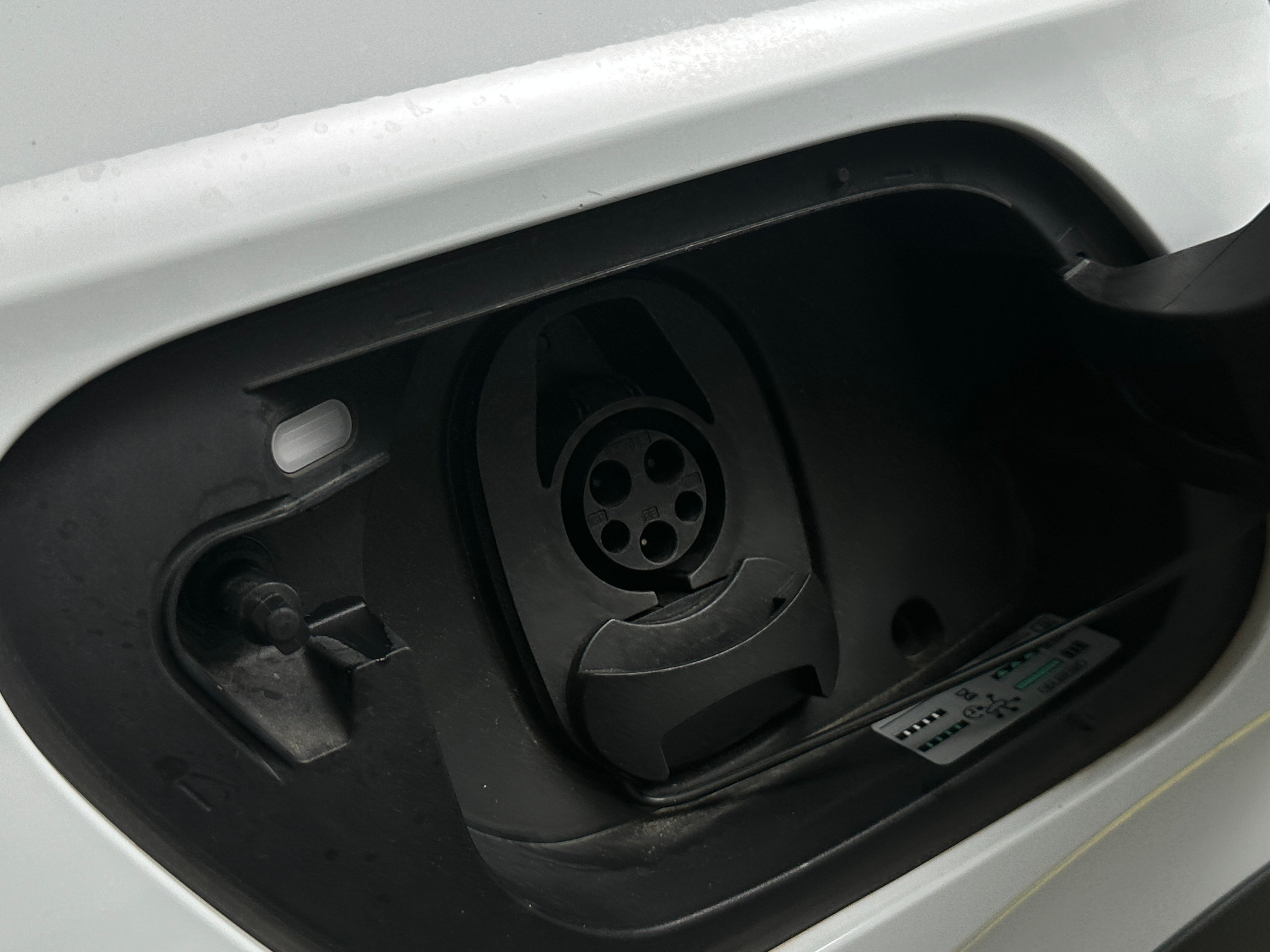 Used 2021 Volkswagen ID.4 PRO S with VIN WVGUNPE26MP064283 for sale in Auburn, WA