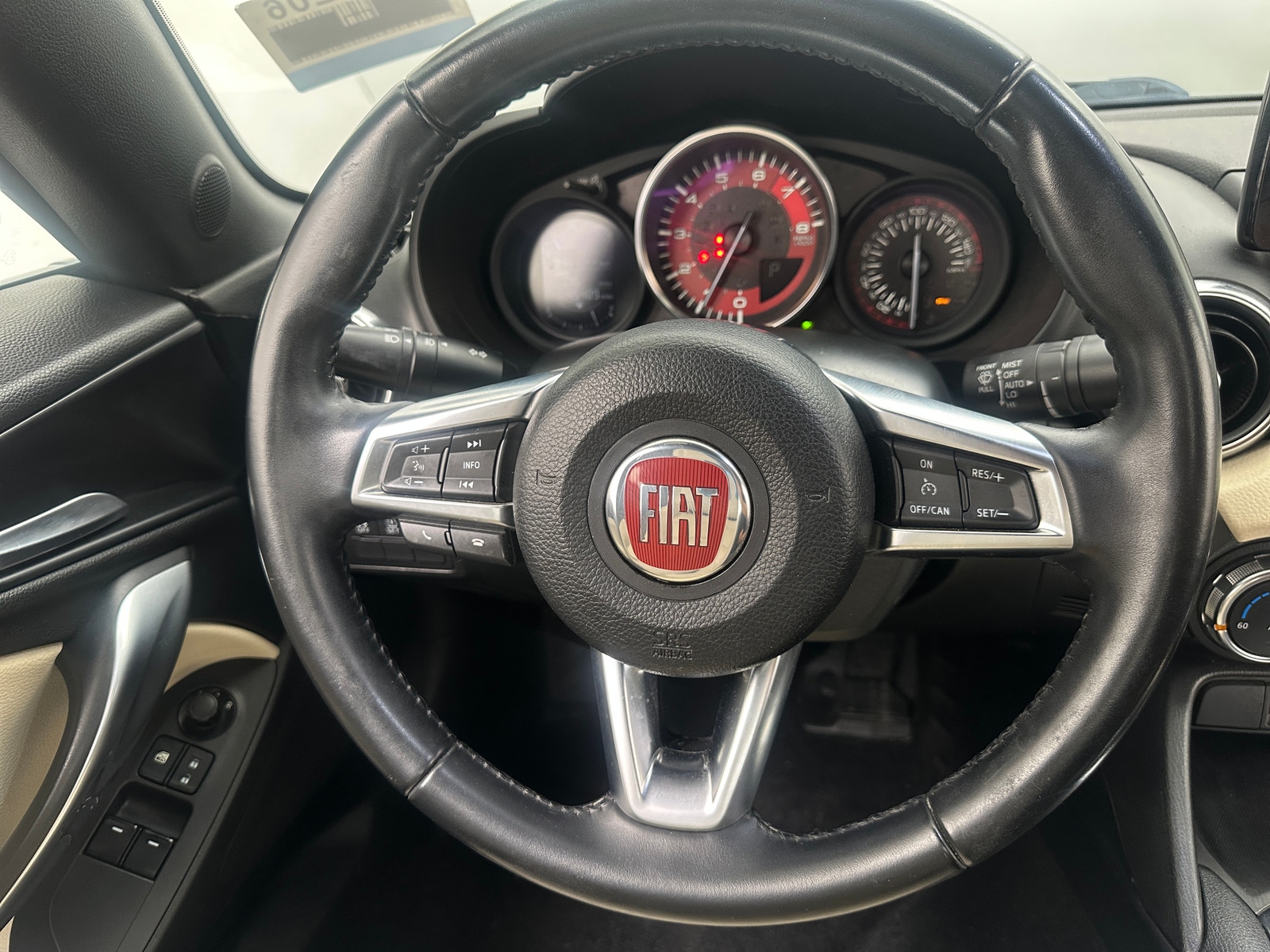Thumbnail: 2018 Fiat 124 Spider - 4
