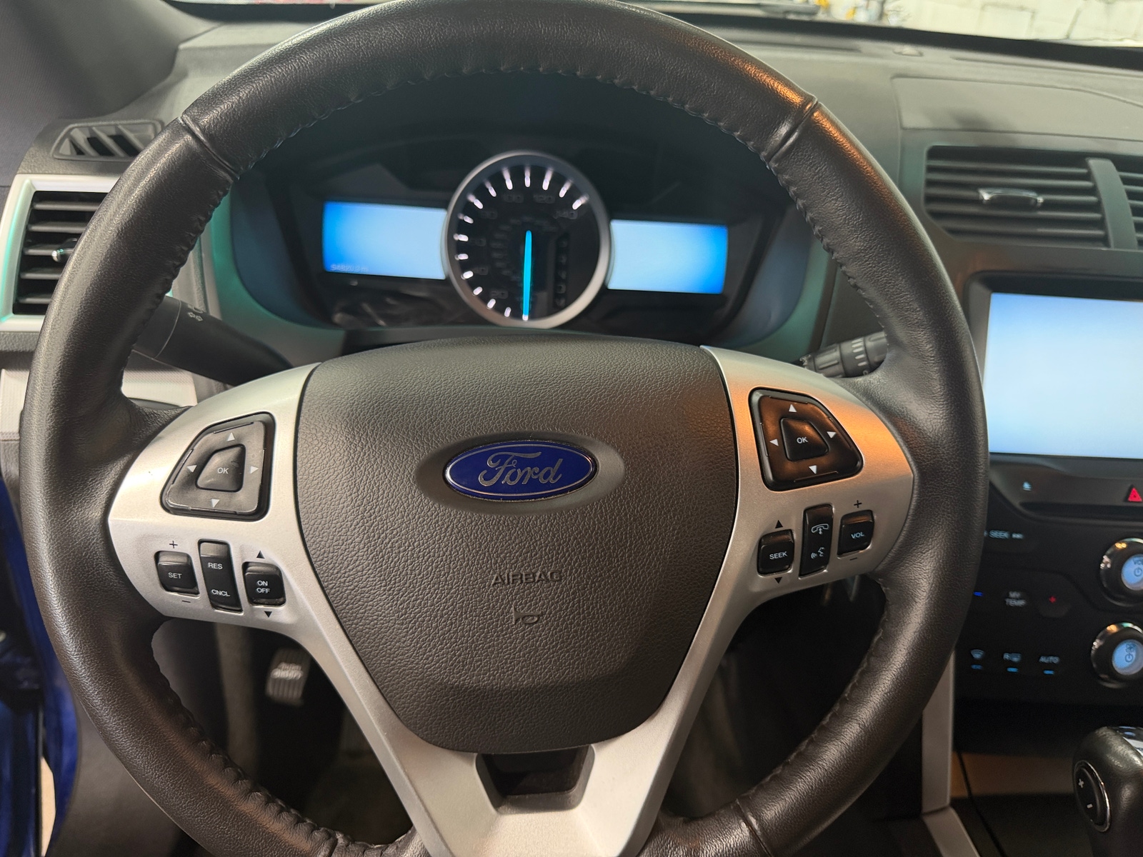 Thumbnail: 2015 Ford Explorer - 4