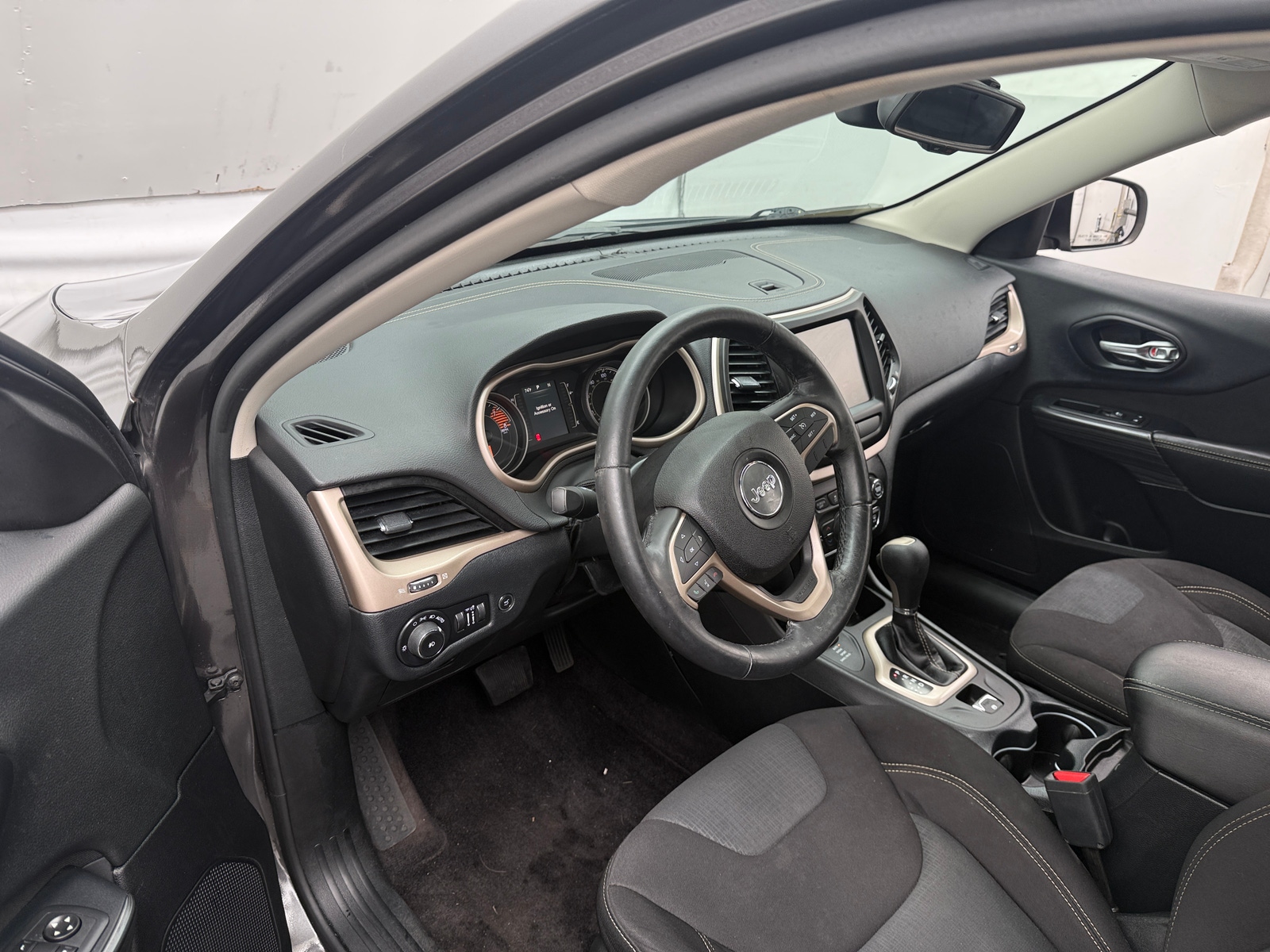 Thumbnail: 2016 Jeep Cherokee - 3